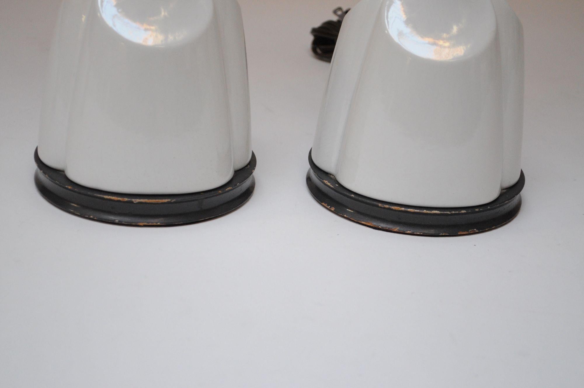 Pair of Sculptural Vintage American White Porcelain and Brass Tables Lamps For Sale 5