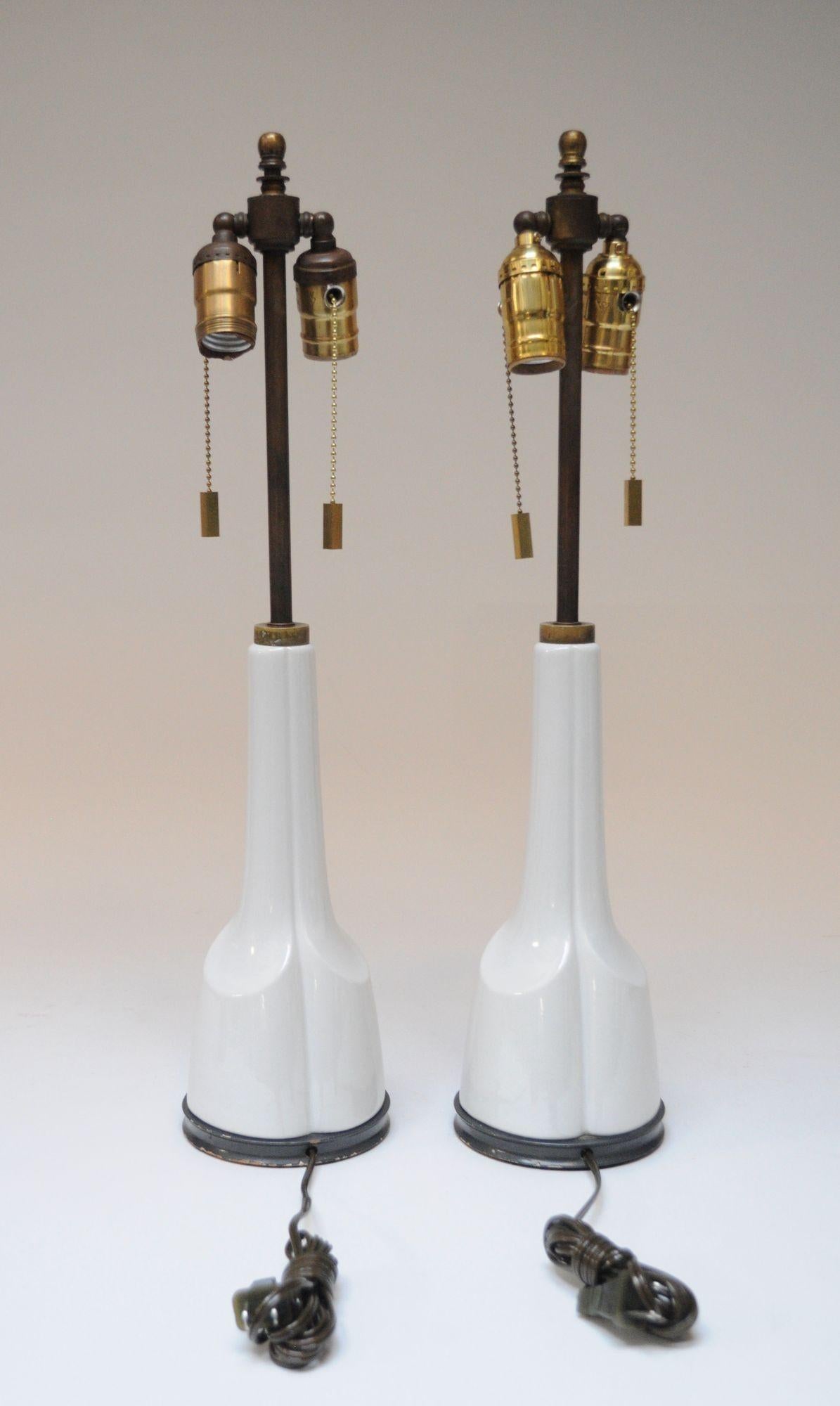 Mid-Century Modern Pair of Sculptural Vintage American White Porcelain and Brass Tables Lamps For Sale