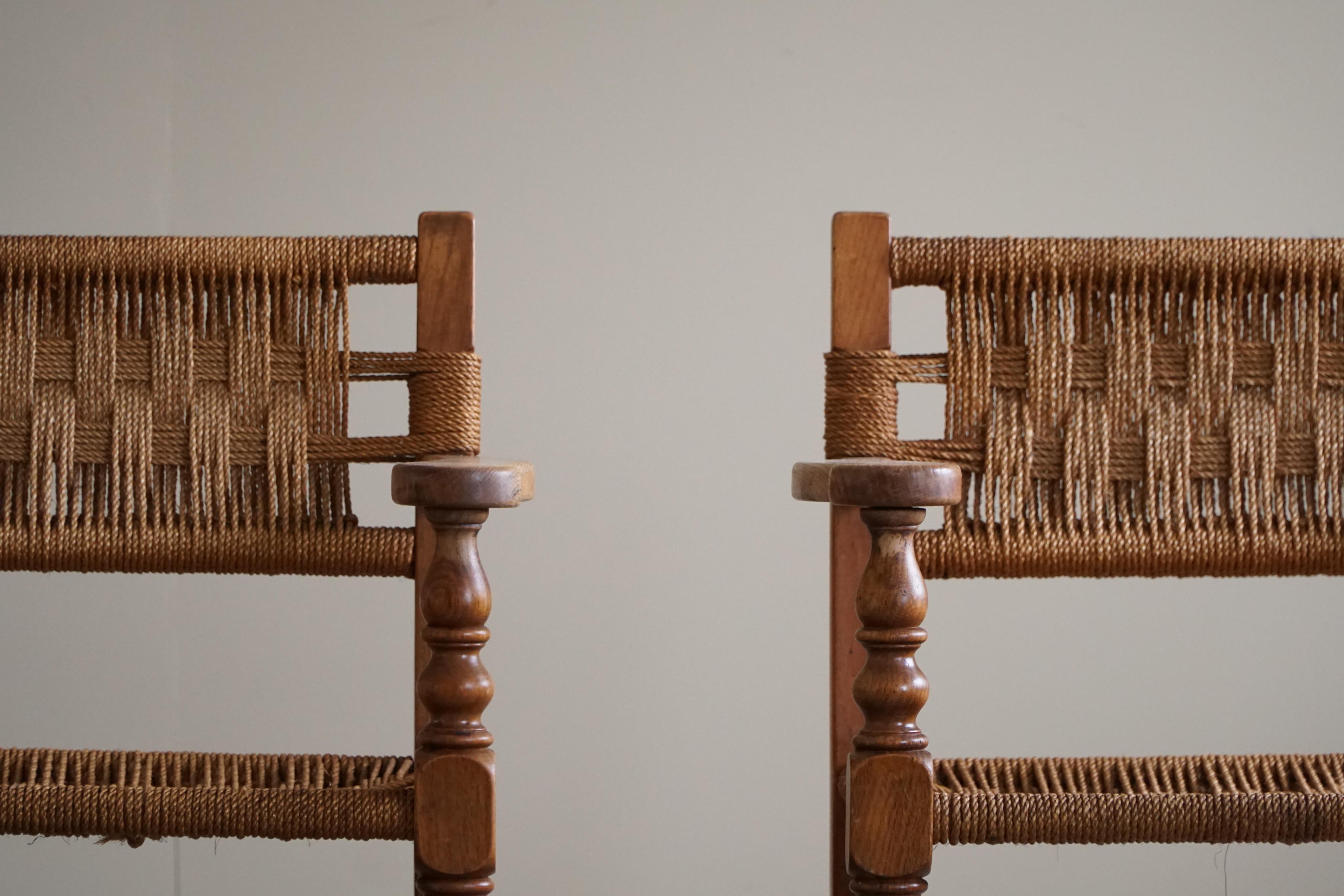 Paire de fauteuils sculpturaux vintage en chêne et cordon papier, Charles Dudouyt, années 1940 Bon état - En vente à Odense, DK