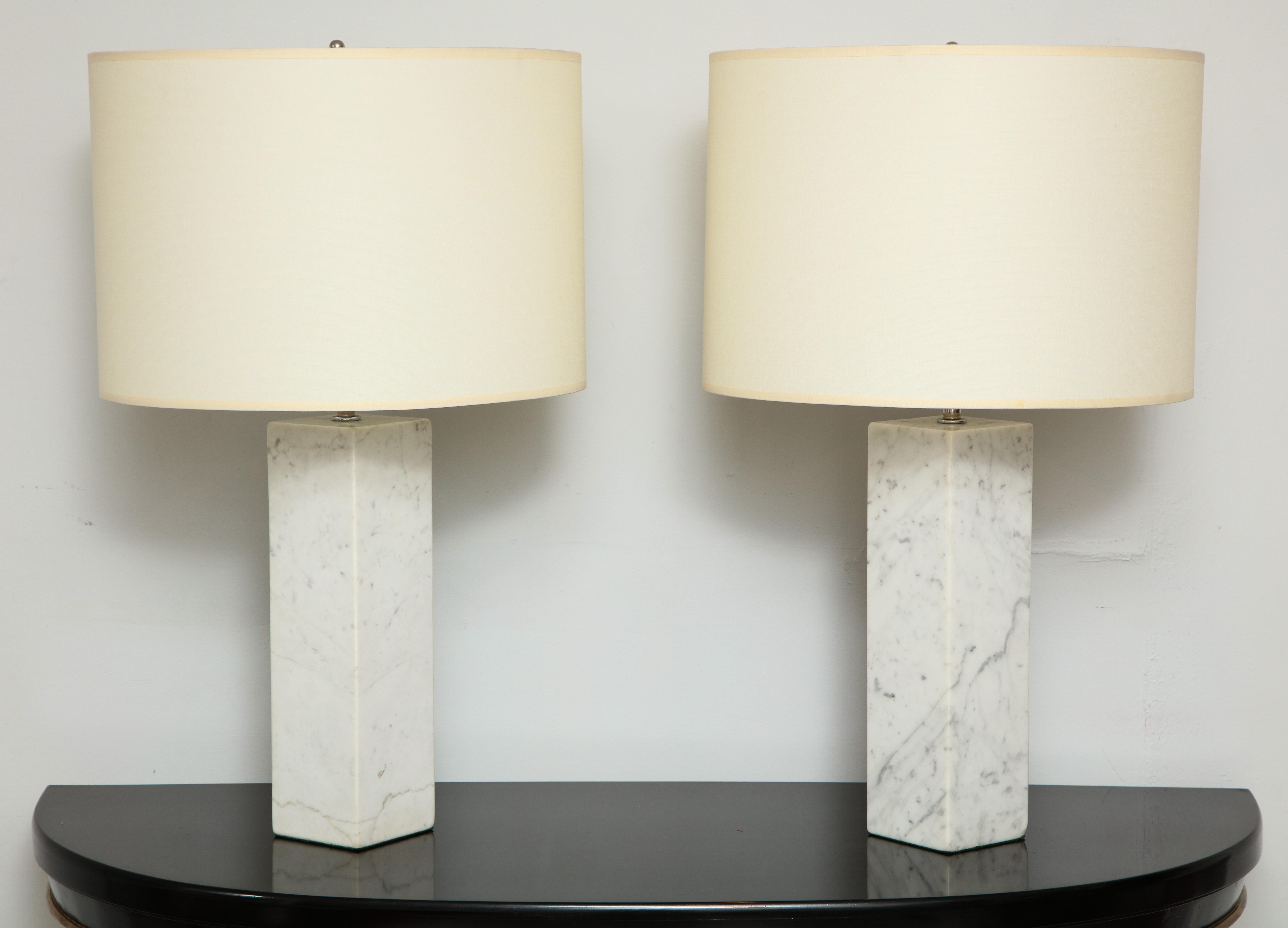 Pair of Sculptural Vintage Calacatta Marble Lamps In Excellent Condition In New York, NY