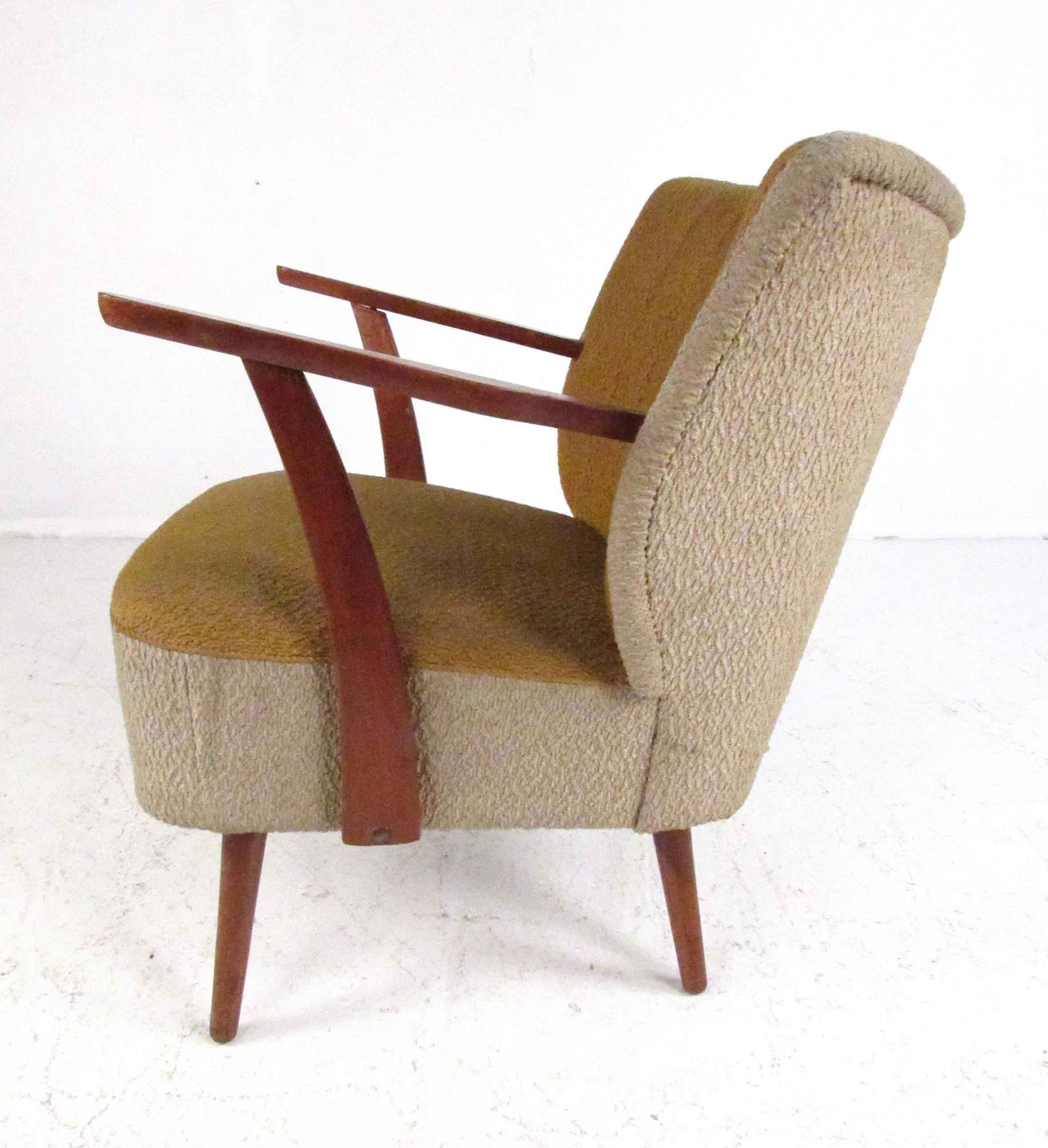 Mid-Century Modern Pair of Sculptural Vintage Cocktail Chairs For Sale