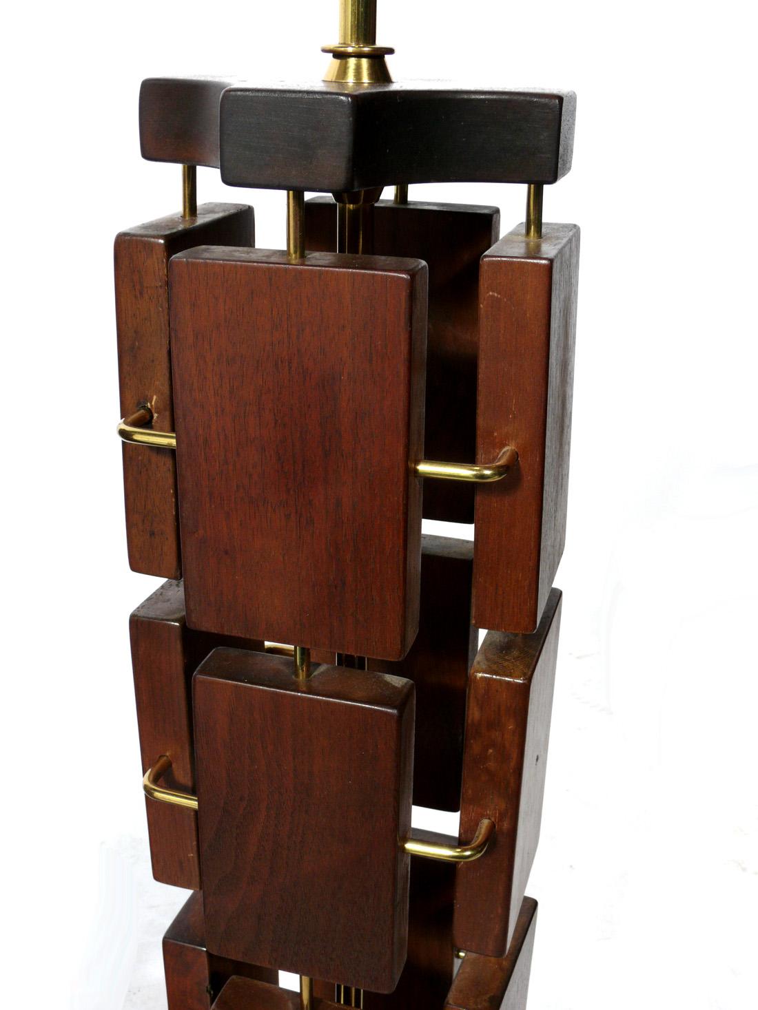 Mid-20th Century Pair of Sculptural Walnut and Brass Mid-Century Modern Lamps For Sale
