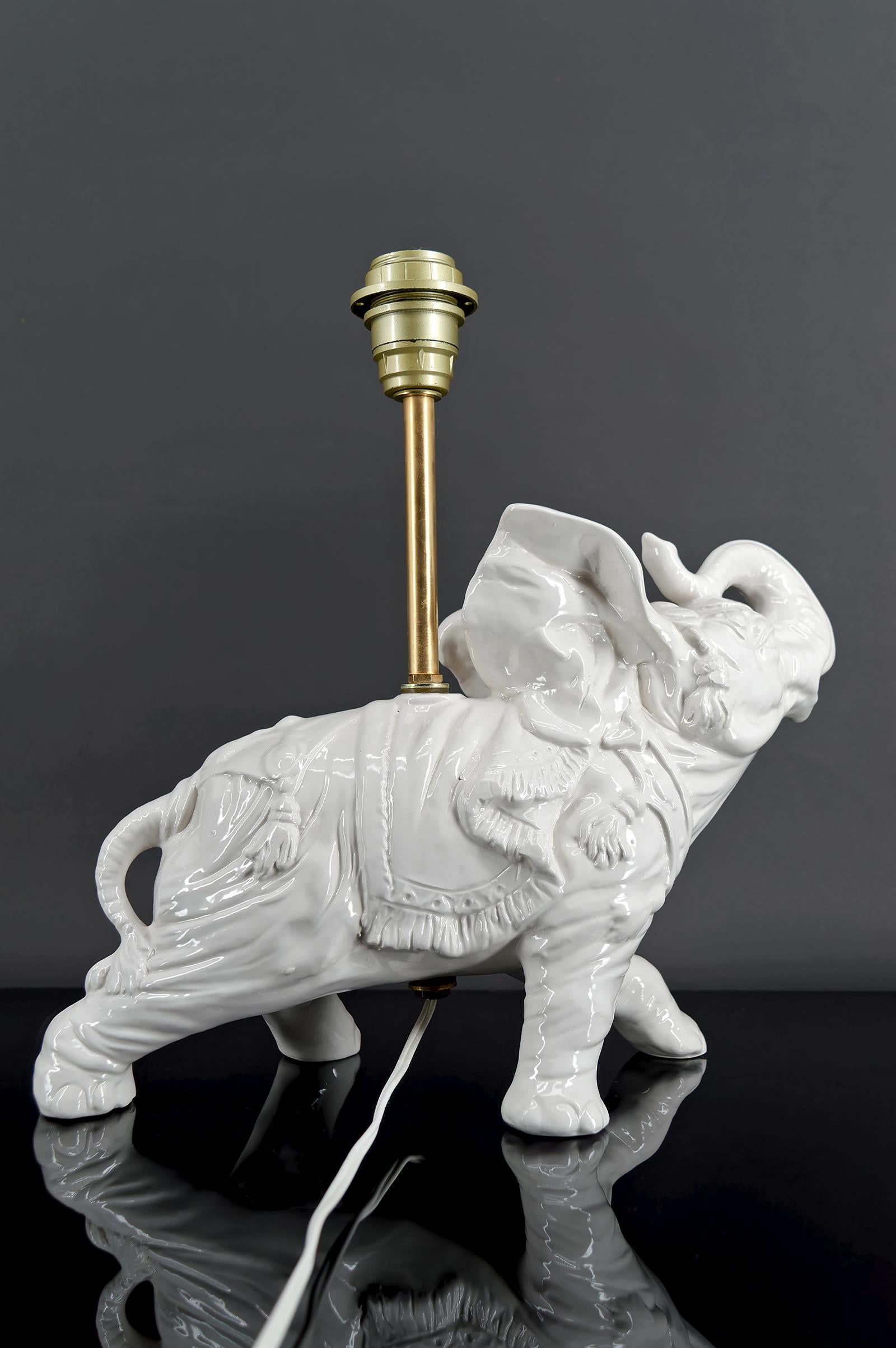 Skulpturale weiße Keramiklampen, Elefanten, Italien, um 1970, Paar im Angebot 6
