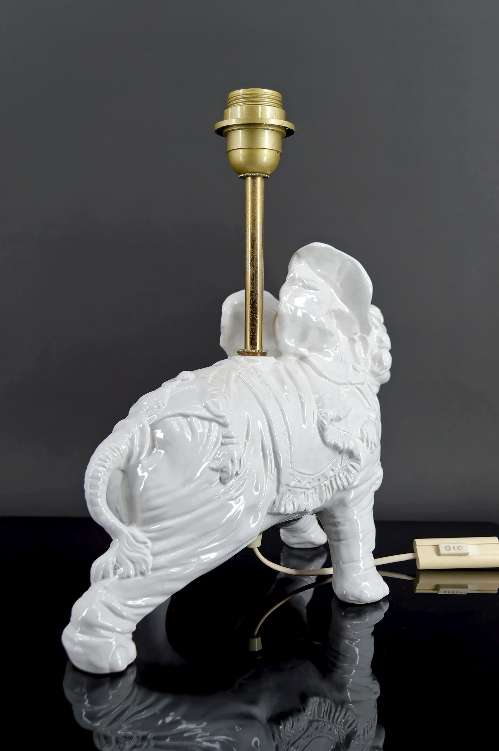 Skulpturale weiße Keramiklampen, Elefanten, Italien, um 1970, Paar im Zustand „Gut“ im Angebot in VÉZELAY, FR