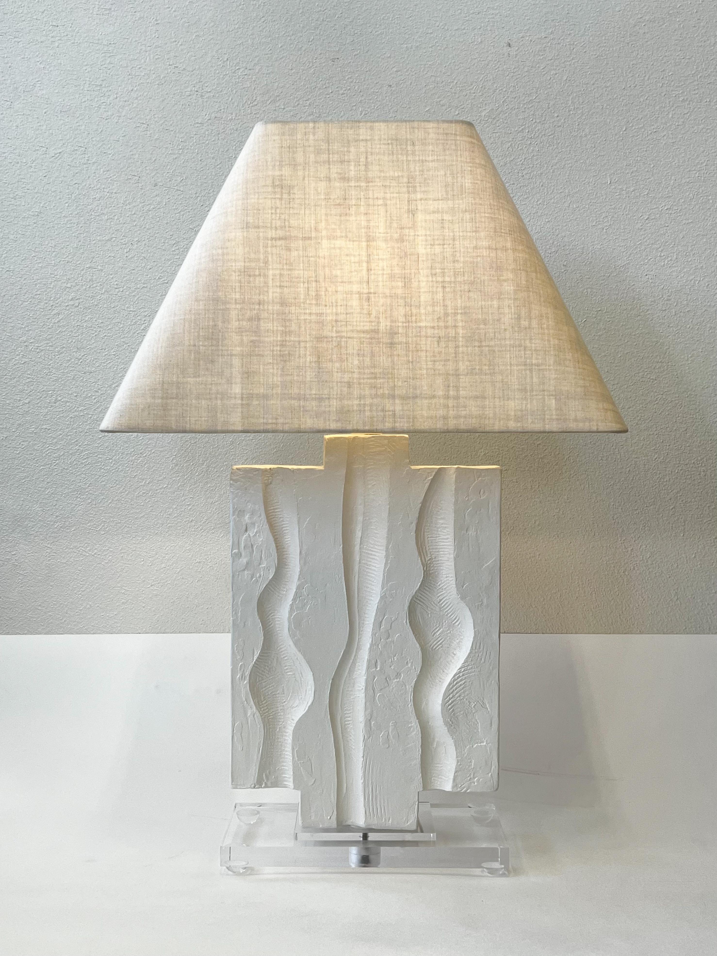 Pareja de lámparas escultóricas de escayola blanca by Casual Lamps 1