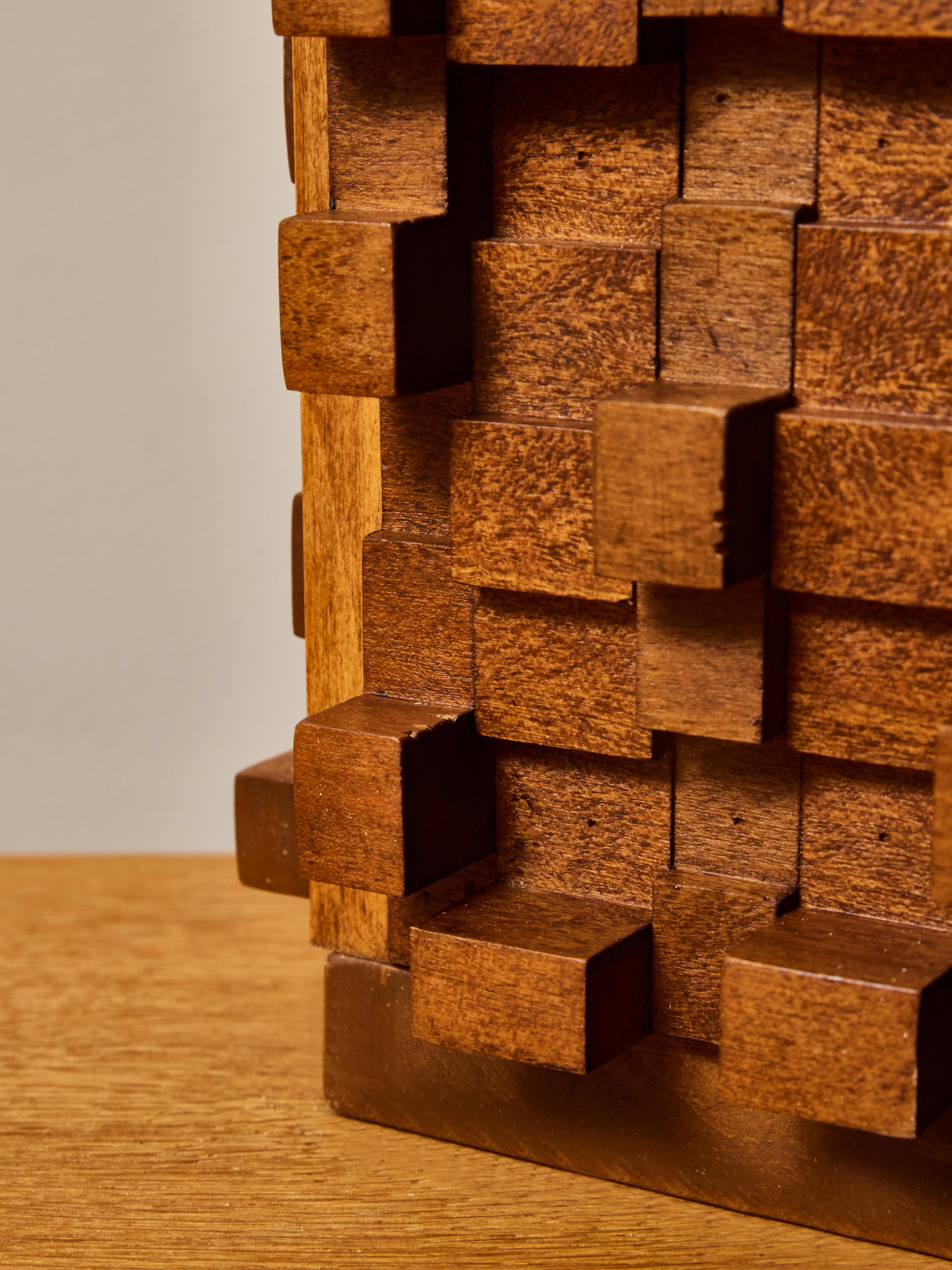 Pair of Sculptural Wood Table Lamps with Geometric Shades im Angebot 7