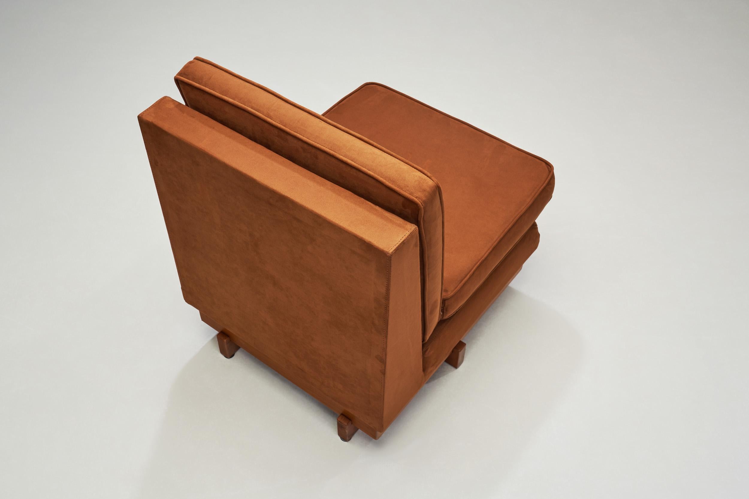 Paar skulpturale Loungesessel aus Holz mit Cognac-Polsterung, Europa 1970er Jahre im Angebot 3