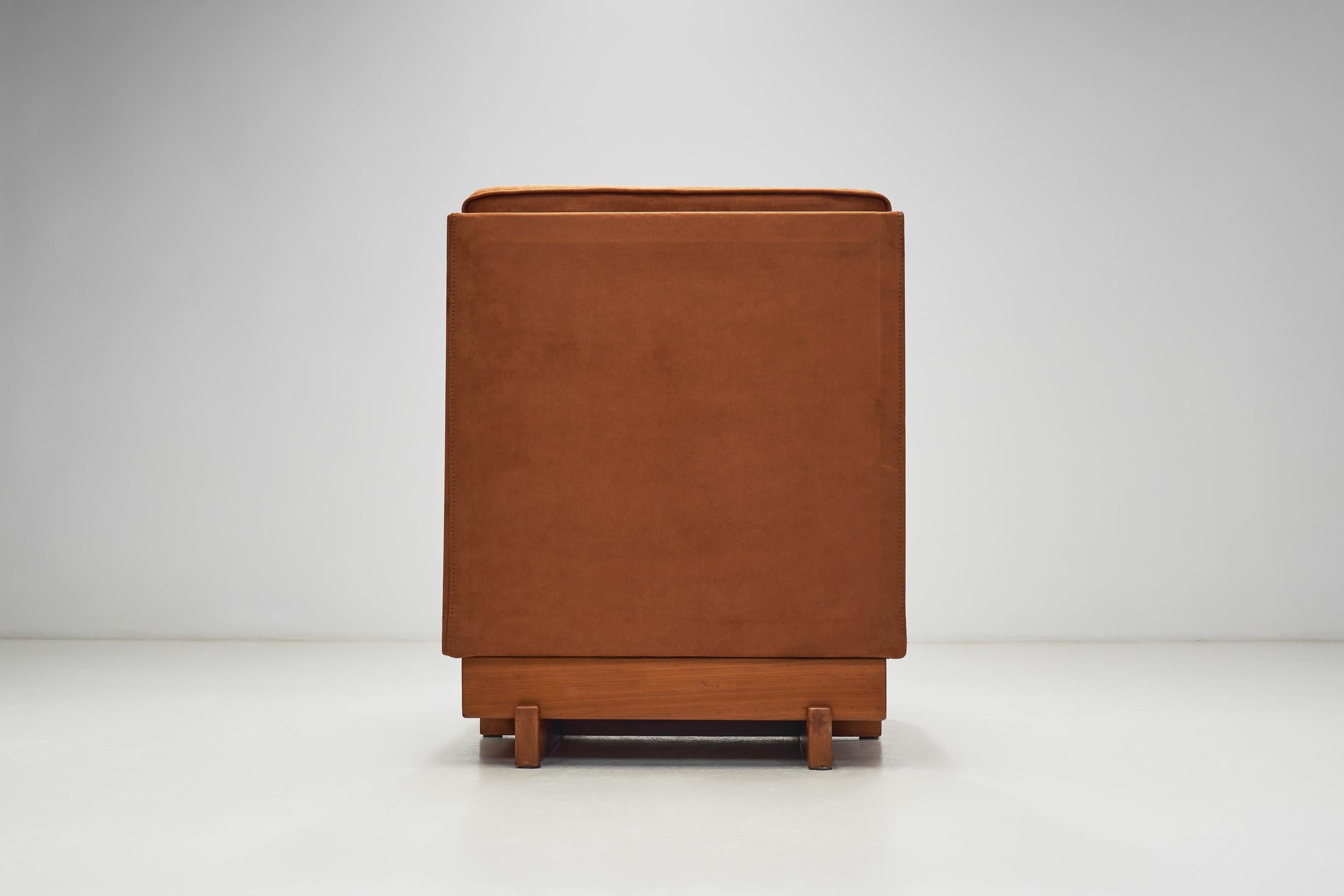 Paar skulpturale Loungesessel aus Holz mit Cognac-Polsterung, Europa 1970er Jahre im Angebot 4