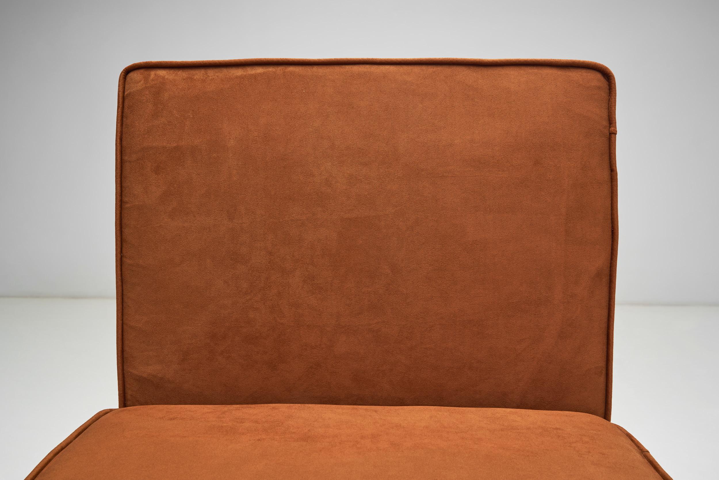 Paar skulpturale Loungesessel aus Holz mit Cognac-Polsterung, Europa 1970er Jahre im Angebot 5