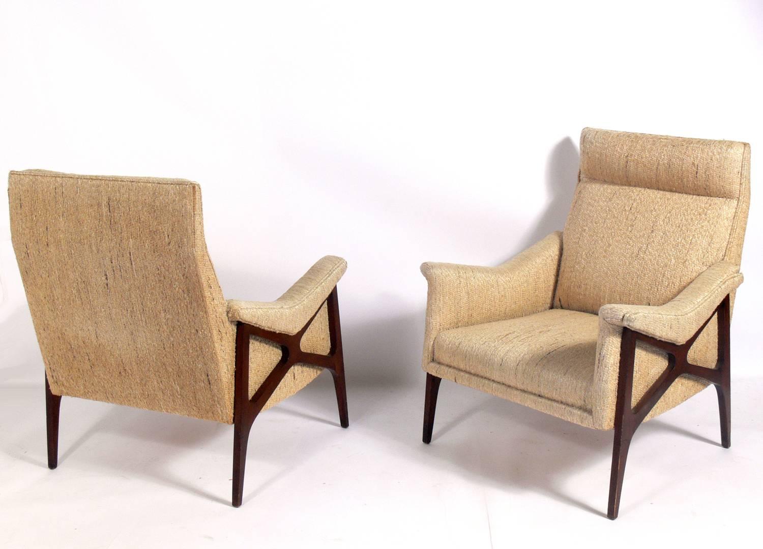 Pair of sculptural X-arm midcentury lounge chairs, American, circa 1960s. They look great from every angle and are very comfortable. These chairs are currently being refinished and reupholstered and can be completed in your choice of finish color