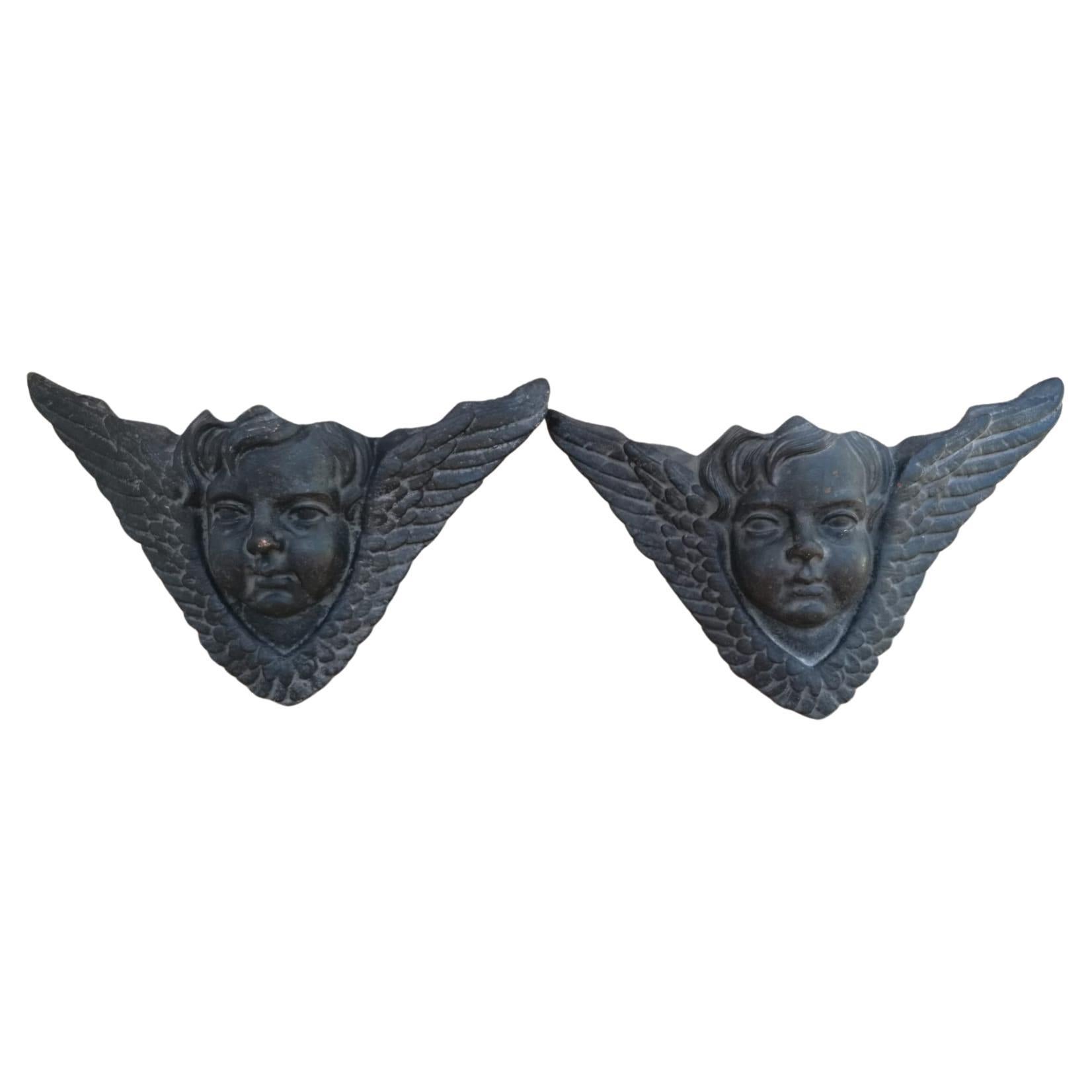 Beautiful pair of winged angel sconces made of cast iron from an old castle where they were embedded in the wall and behind them a point of light was placed as a really incredible sconce, although only as decoration they are already spectacular