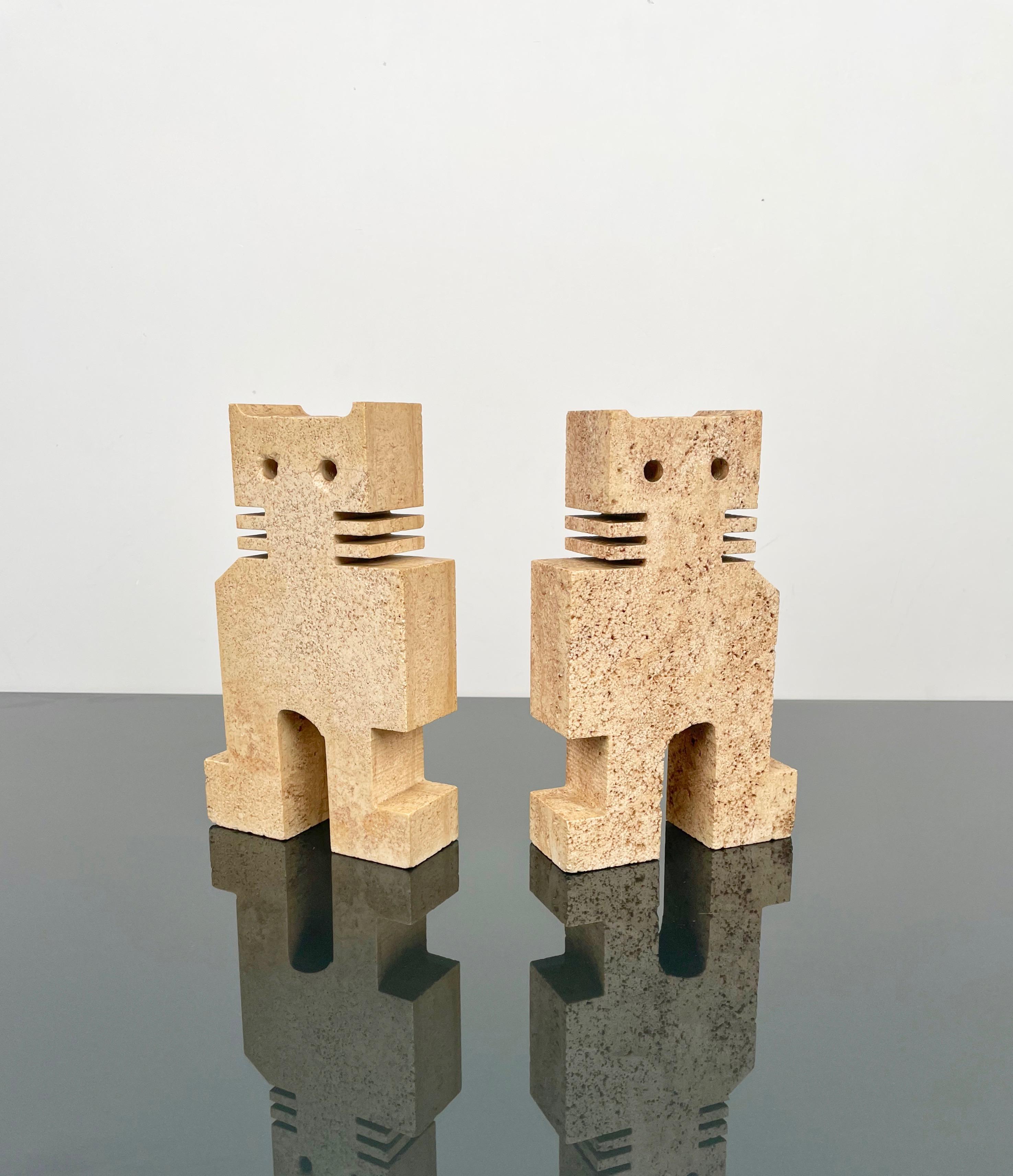 Italian Pair of Sculptures Bookends Cats in Travertine Fratelli Mannelli, Italy 1970s
