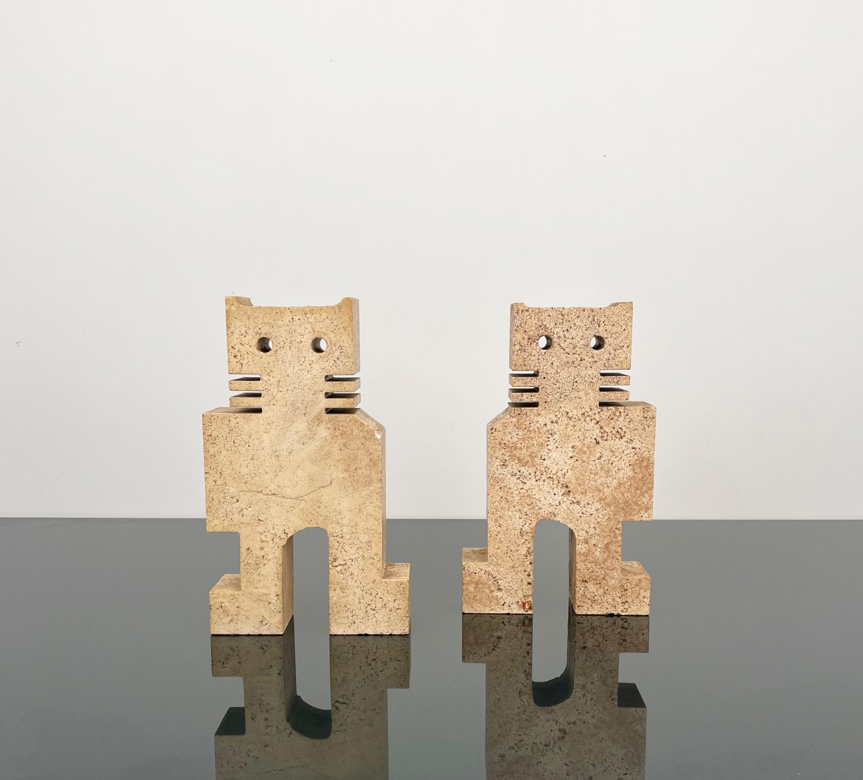 Pair of Sculptures Bookends Cats in Travertine Fratelli Mannelli, Italy 1970s In Good Condition In Rome, IT