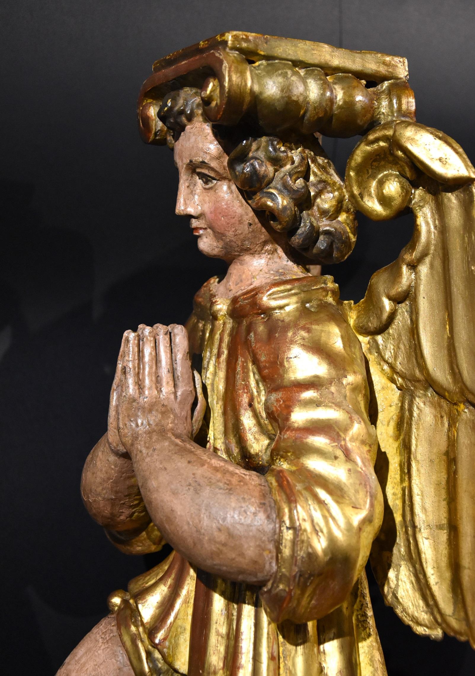 Paire de sculptures d'anges ailés en bois de Toscane 17/18e siècle de maître ancien art or  en vente 13