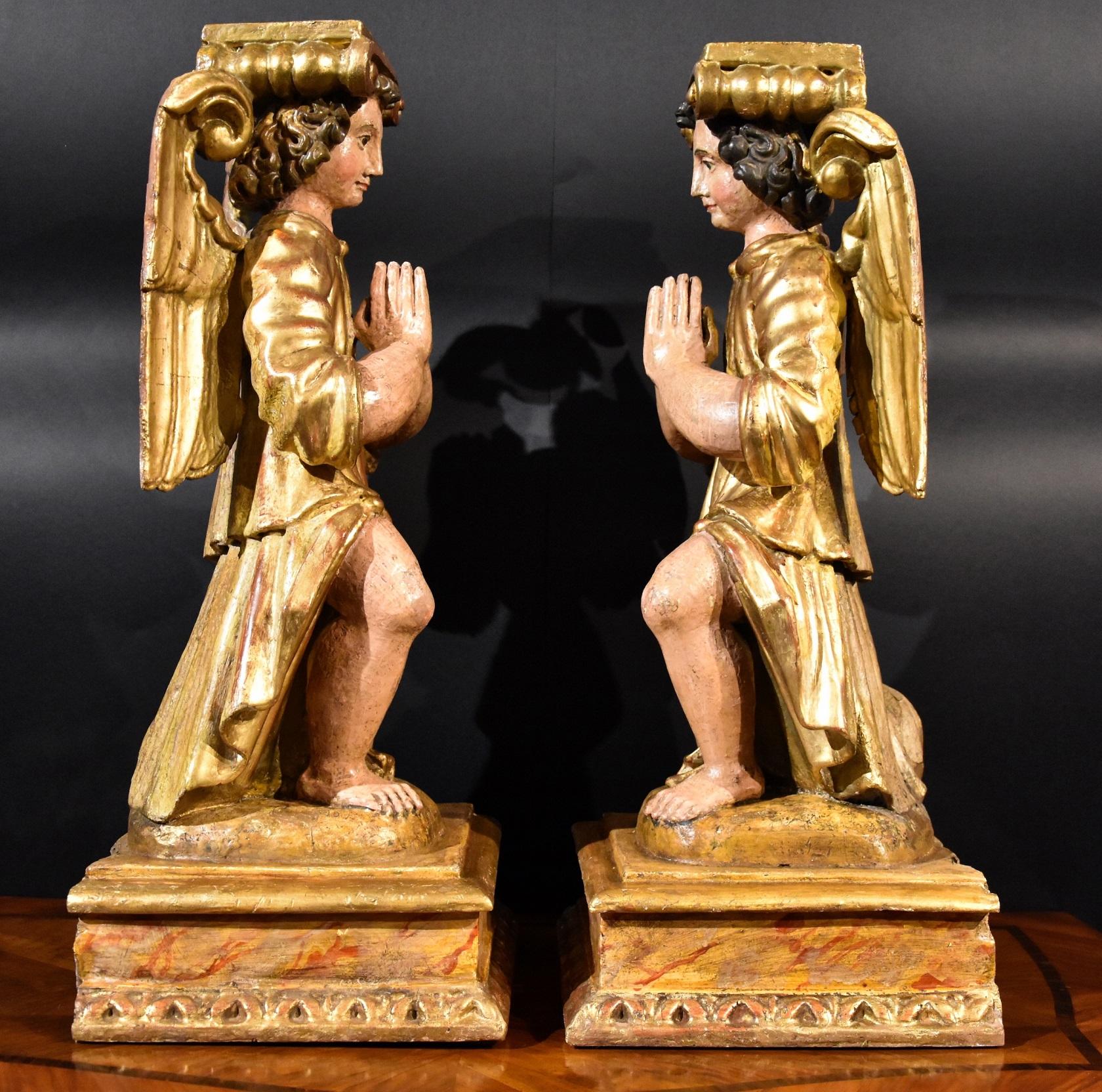 Paire de sculptures d'anges ailés en bois de Toscane 17/18e siècle de maître ancien art or  en vente 1