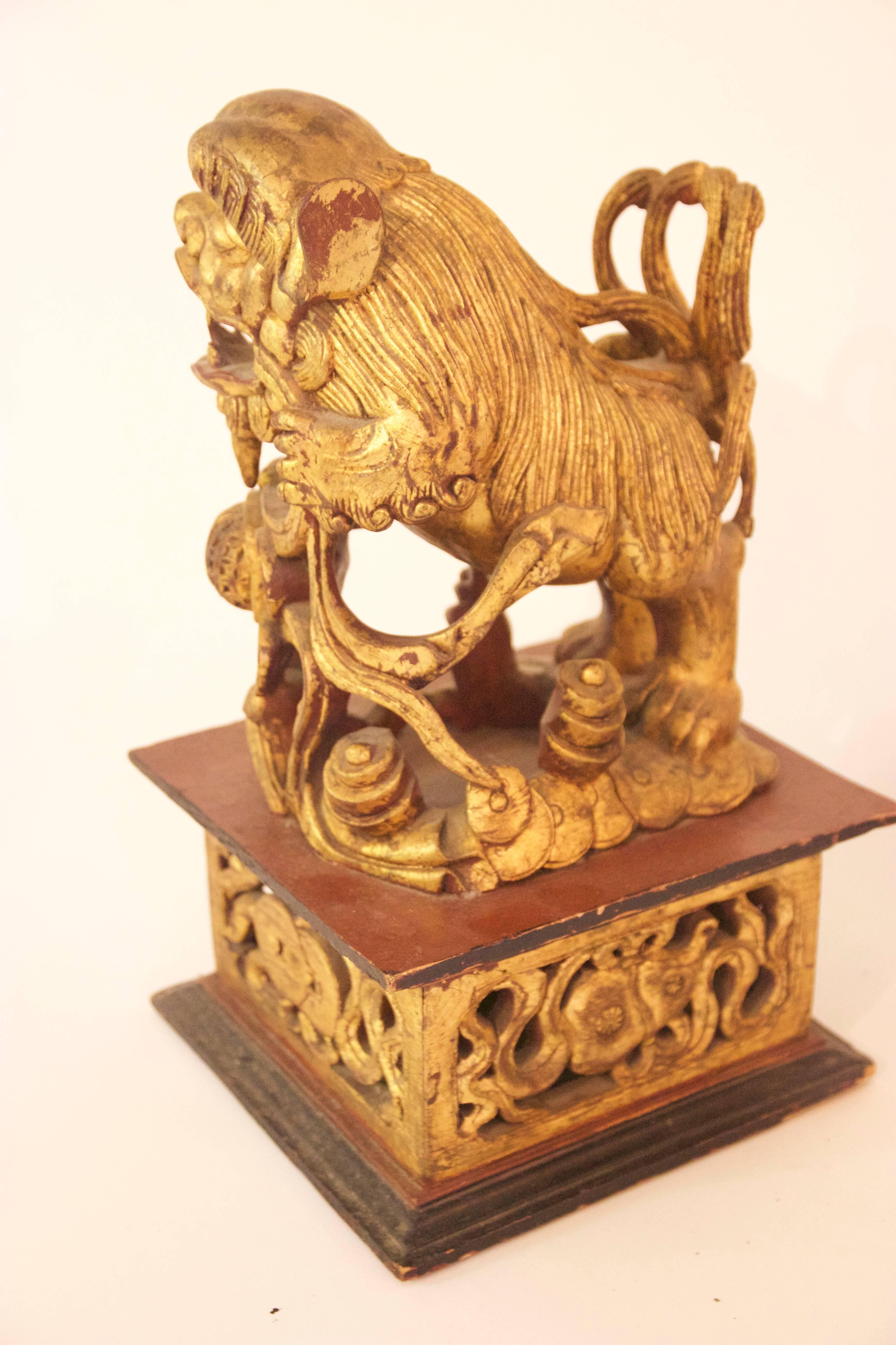 Pair of Sculptures, Dogs of Fô, Carved Wood with Gold Leaf, circa 1880, China 1