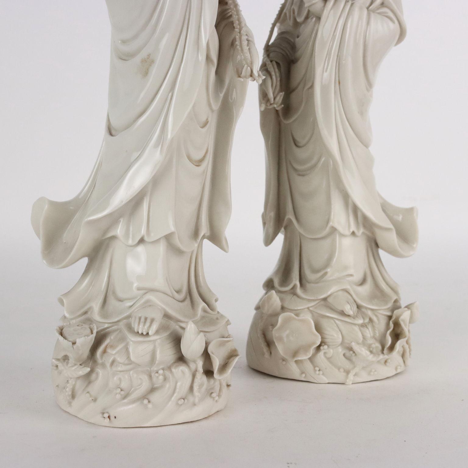 Pair of Sculptures Guanyin Ceramic China, 1912-1949 In Good Condition For Sale In Milano, IT