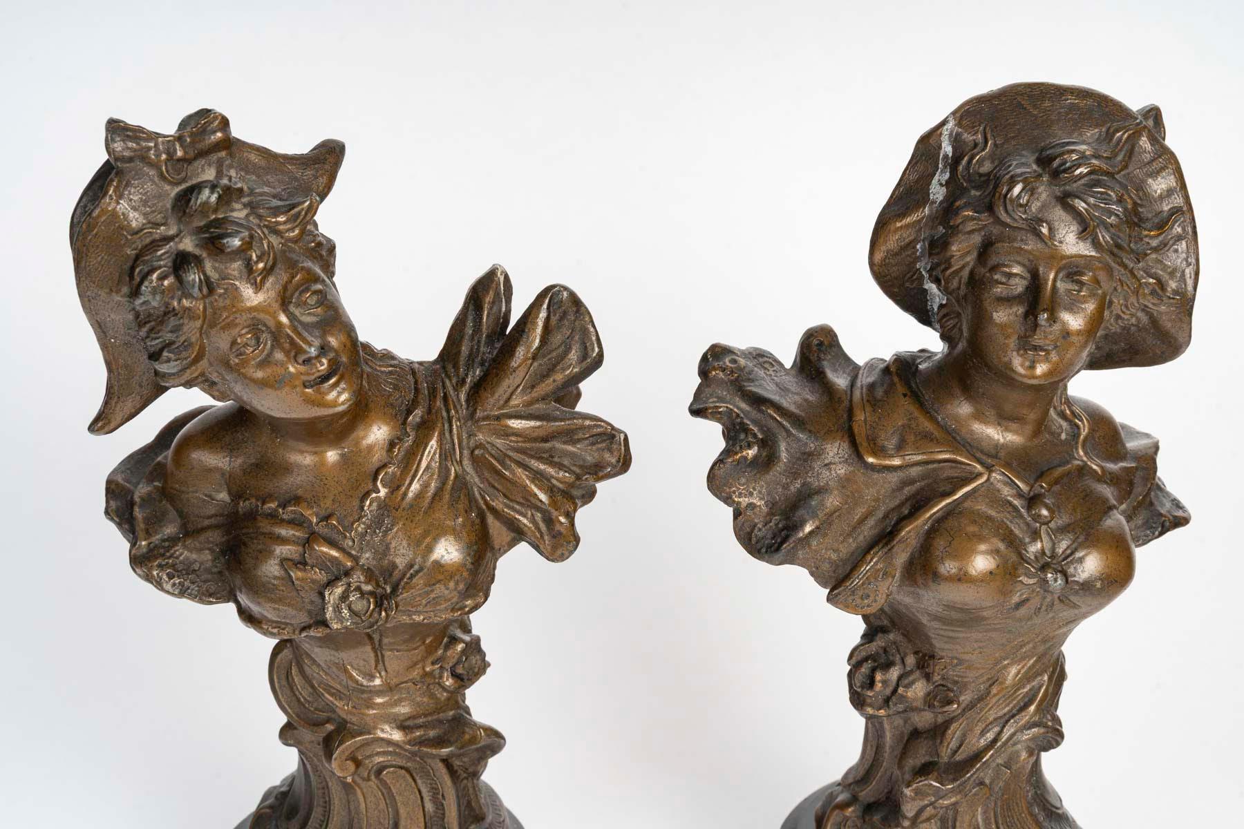 Pair of Sculptures in Regule, Wooden Base, Art Nouveau, 1900. In Good Condition For Sale In Saint-Ouen, FR