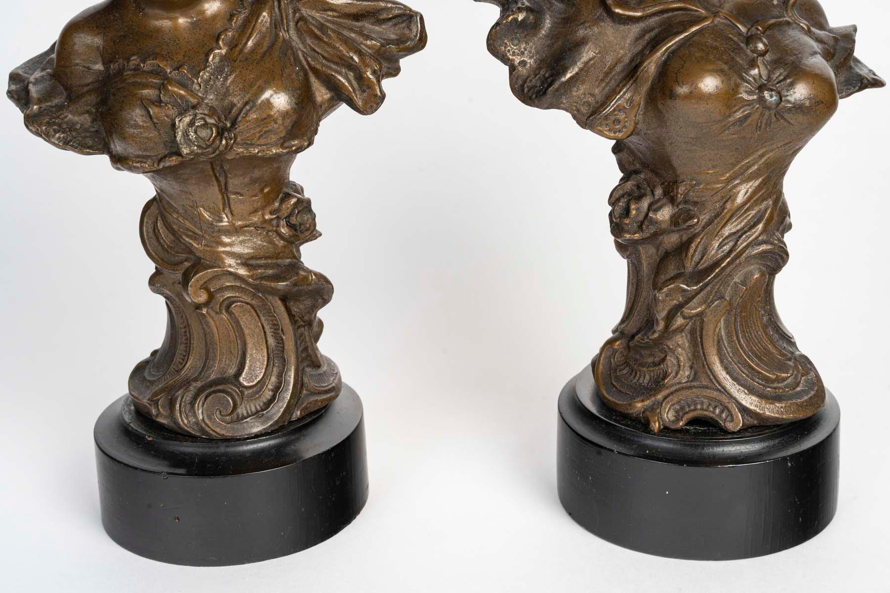 20th Century Pair of Sculptures in Regule, Wooden Base, Art Nouveau, 1900. For Sale