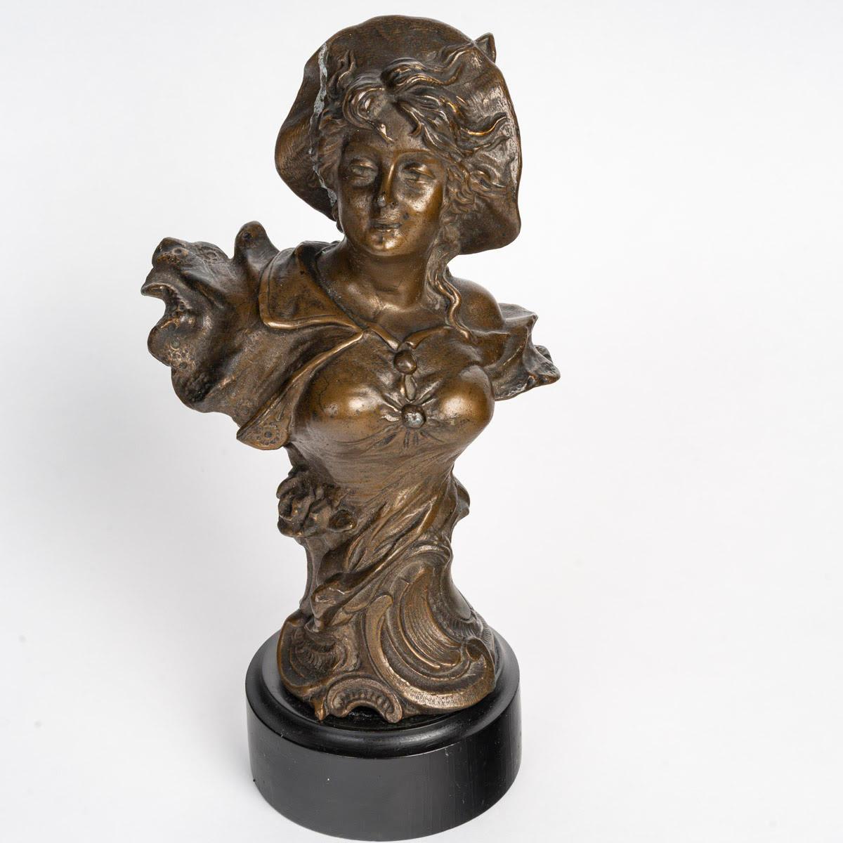 Bronze Pair of Sculptures in Regule, Wooden Base, Art Nouveau, 1900. For Sale