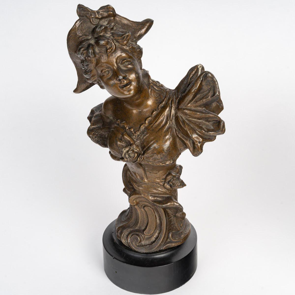 Pair of Sculptures in Regule, Wooden Base, Art Nouveau, 1900. For Sale 1