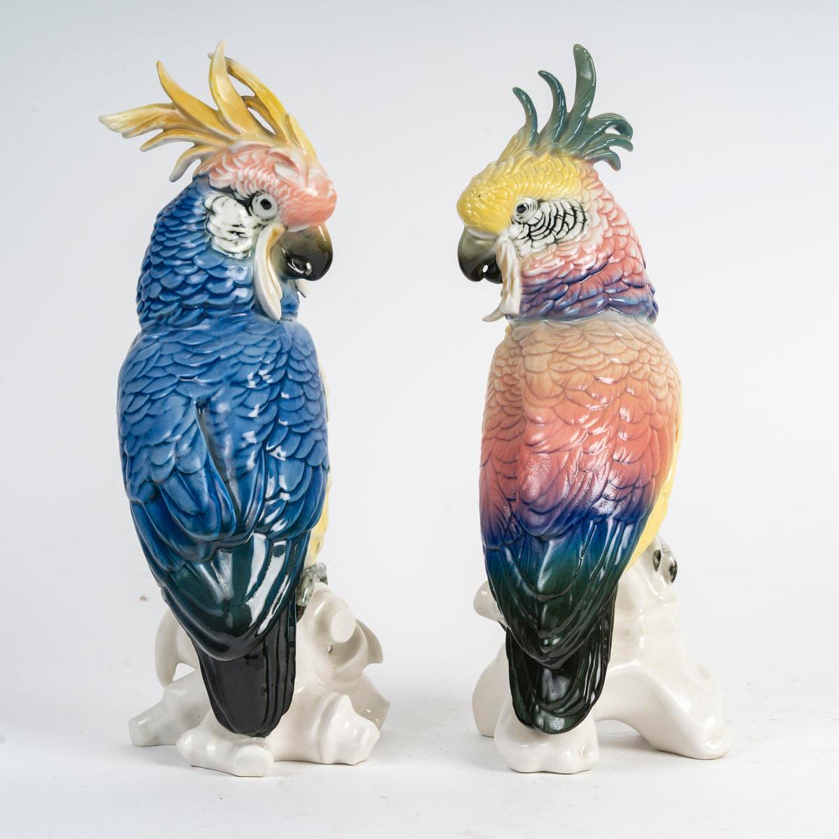 Coppia di sculture raffiguranti pappagalli, inizio XX secolo. in vendita 1