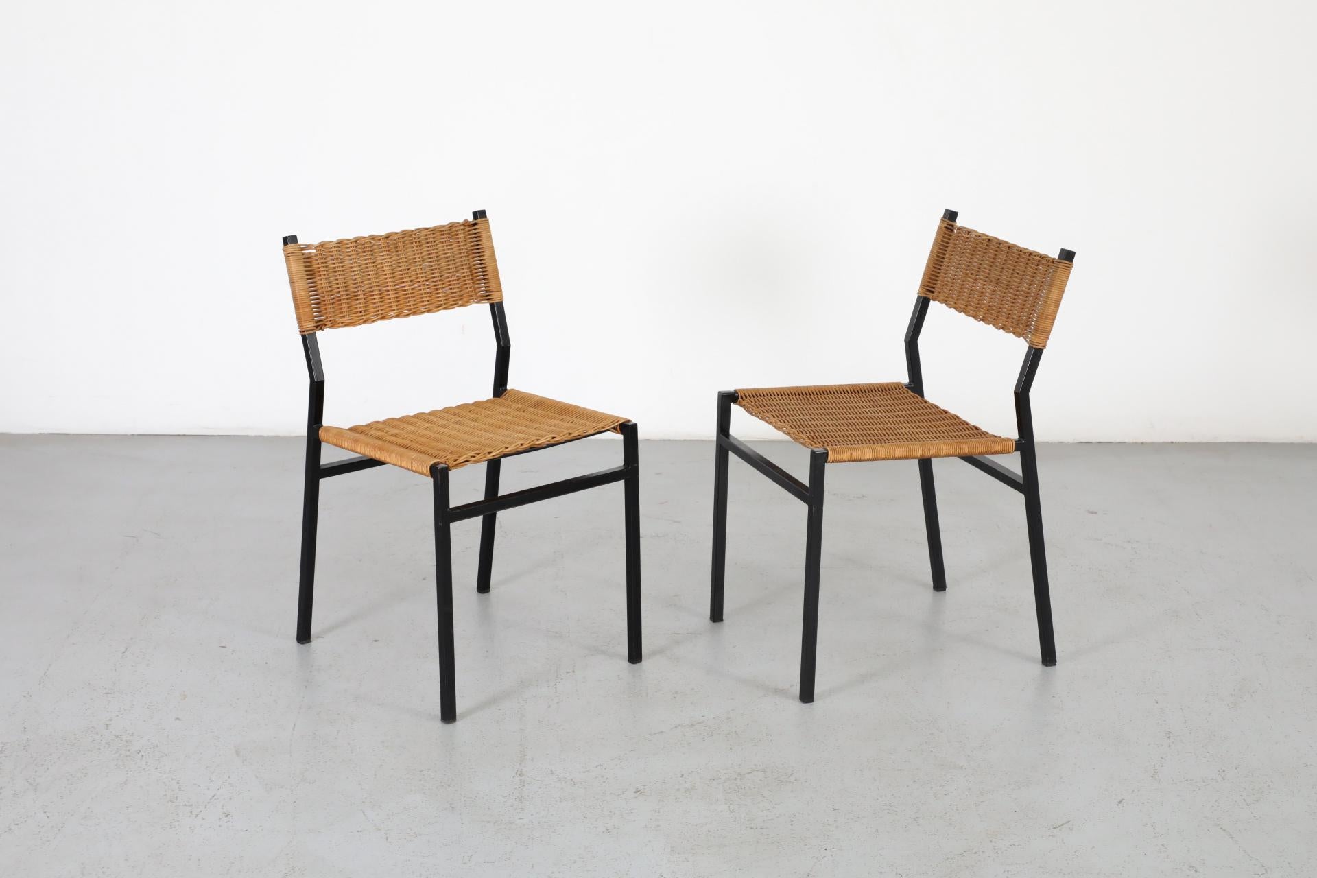 Paar Rattan-Esszimmerstühle „SE 05“ von Martin Visser für 't Spectrum, 1960 (Metall) im Angebot