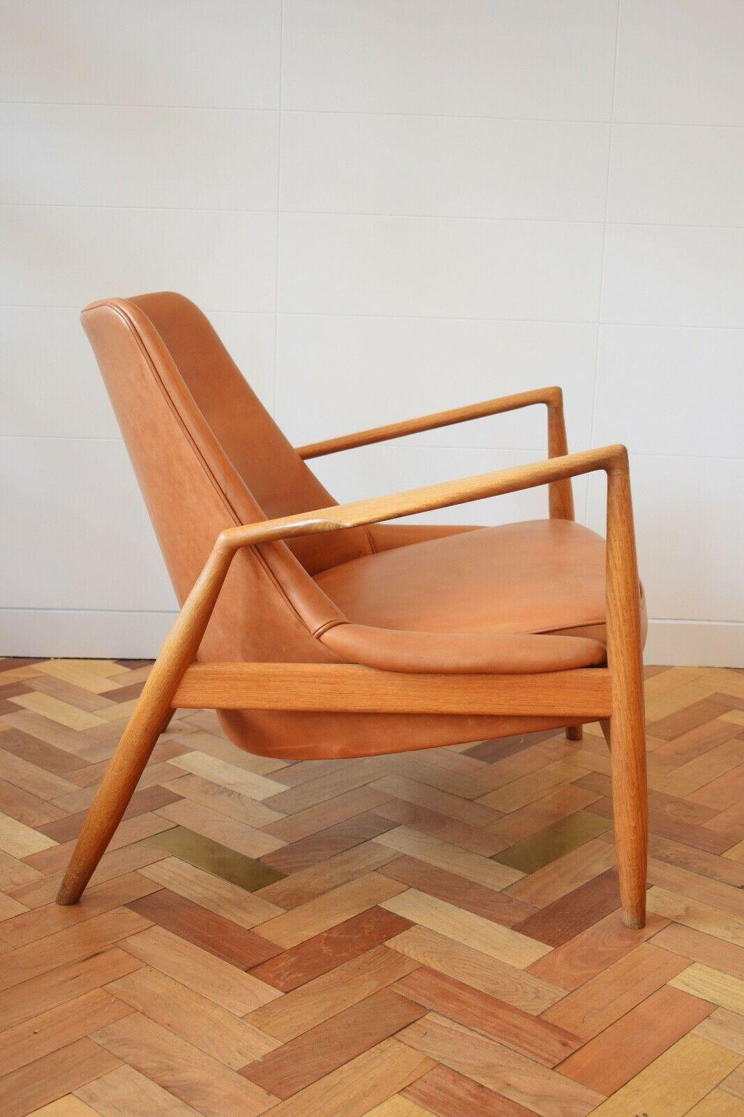 Pair of ‘Seal’ Lounge Chairs Produced by Ib Kofod-Larsen for Brdr Petersens In Good Condition In London, GB
