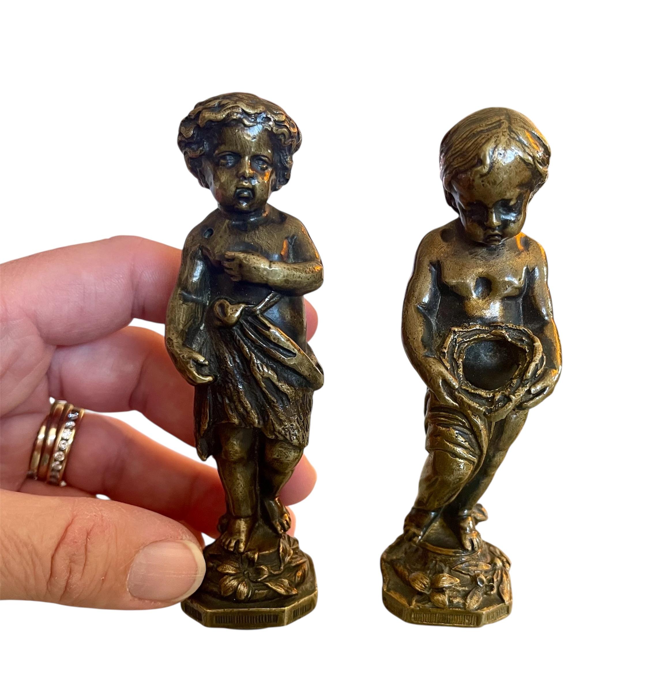 Bronzo Pair Of Seals, The Child With The Bird And The Child With The Empty Nest in vendita