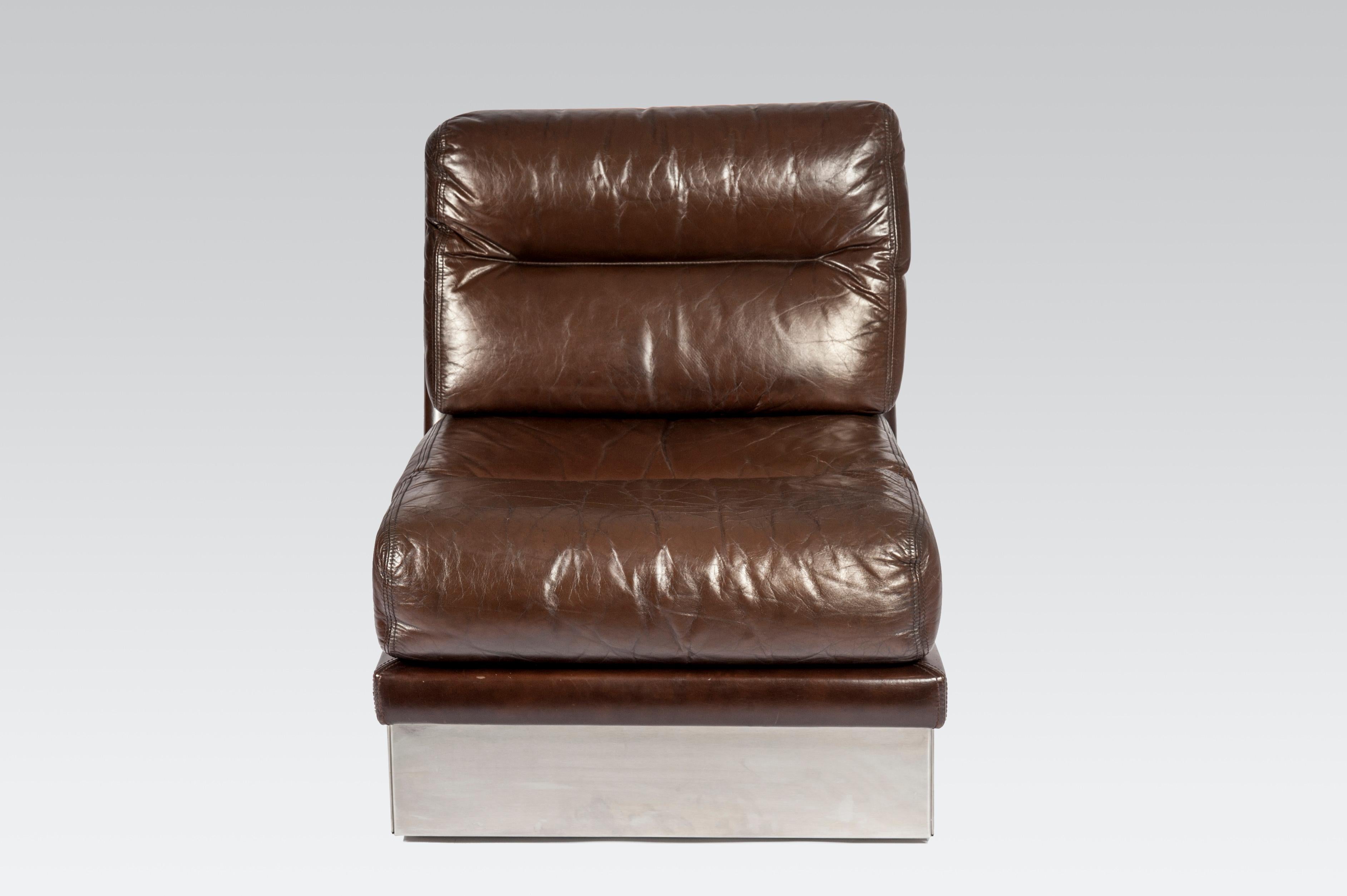 Pair of Single seat or double seats in brown leather and stainless steel by Jacques Charpentier for Roche Bobois, circa 1970.
Possibility for a sofa of 3 seats from the same set.