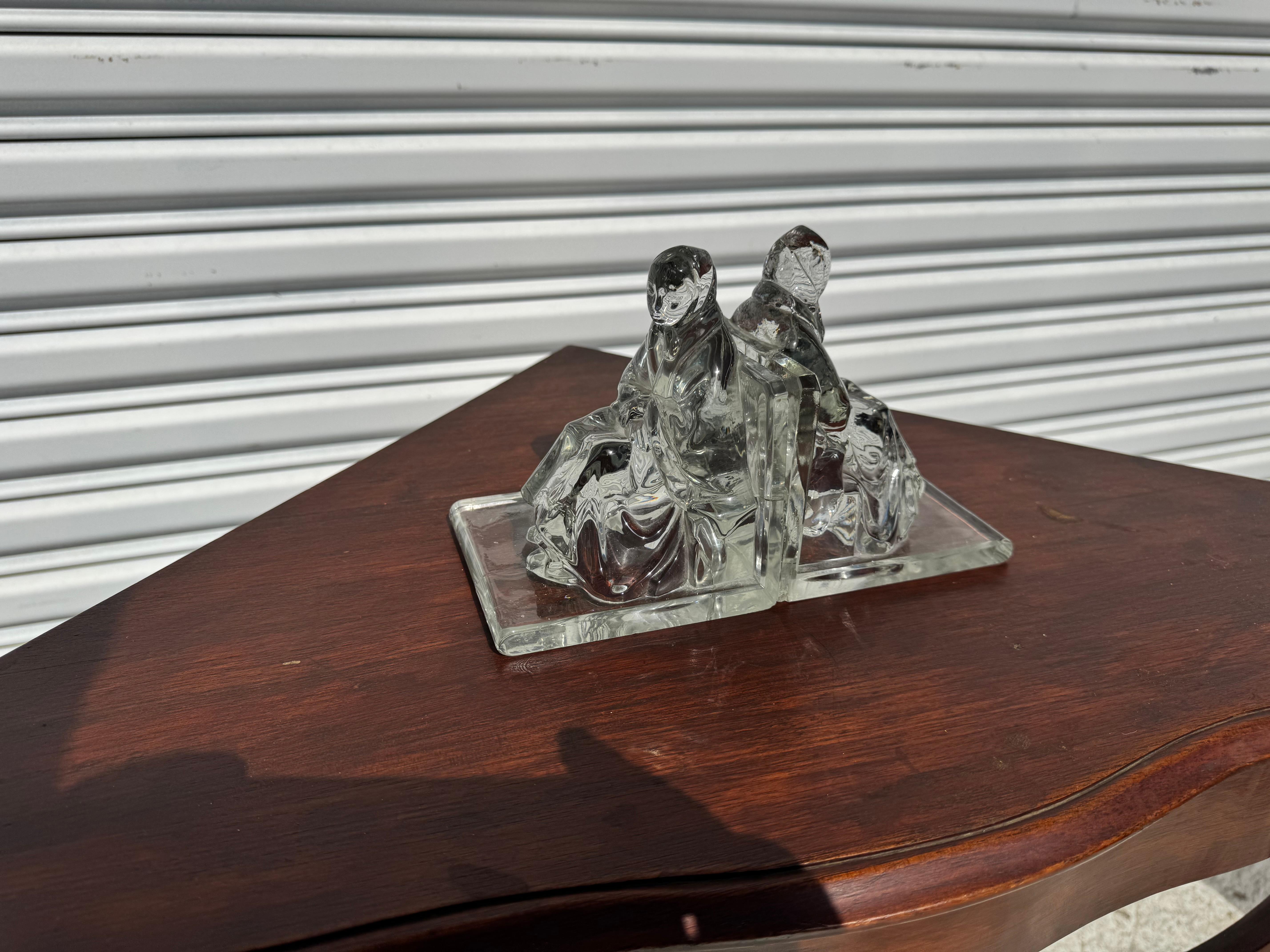 Pair of Seated Woman Molded Glass Bookends In Good Condition For Sale In Pasadena, TX