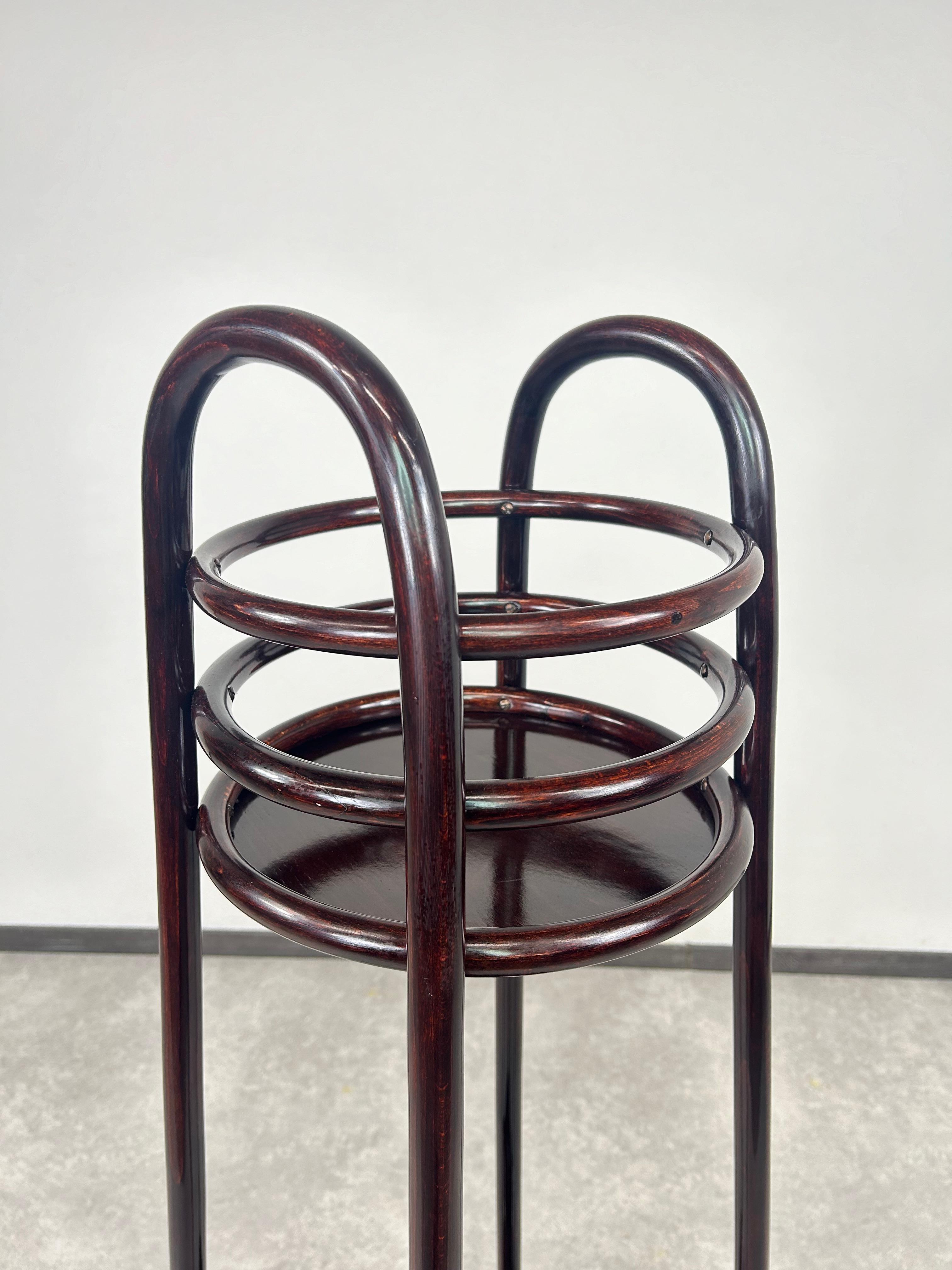 Pair of secession plant stands no.1109 by J&J Kohn In Excellent Condition For Sale In Banská Štiavnica, SK
