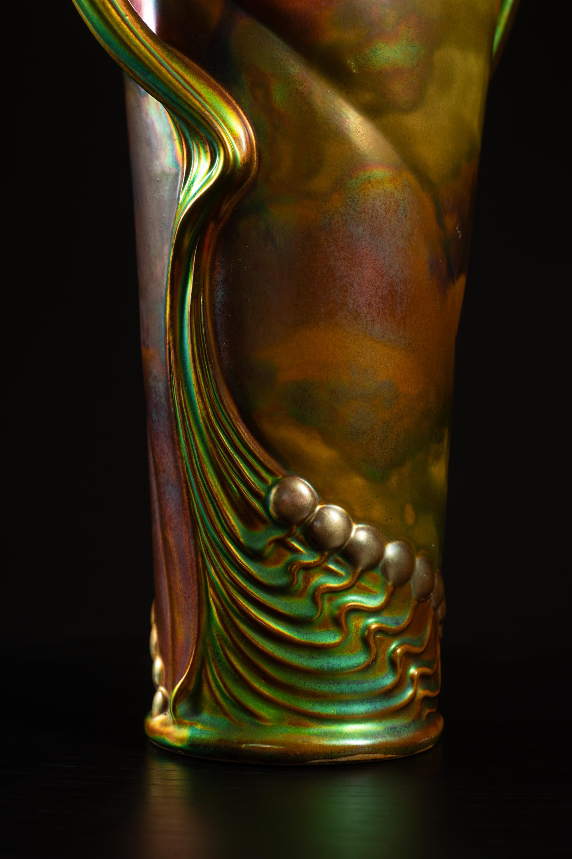 Vasen aus der Sezessionszeit von Lajos Mack für Zsolnay, Paar (Glasiert) im Angebot