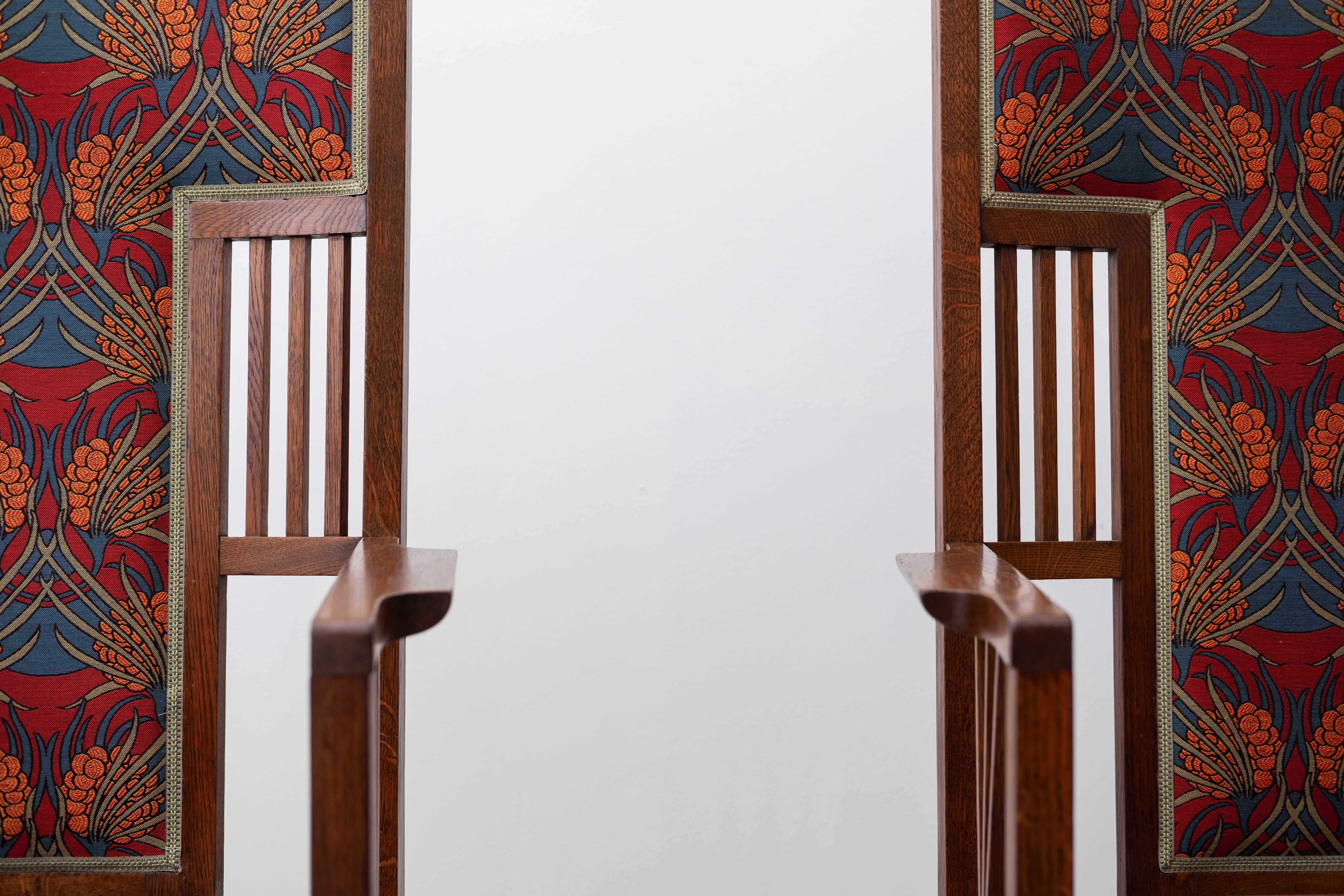 Paar sezessionistische Sessel, Joseph Maria Olbrich (Entwurf), Friedrich Otto Schmidt (Ausführung), 1898

Technik: Eiche massiv, Messing, Stoff (Backhausen, Modell 