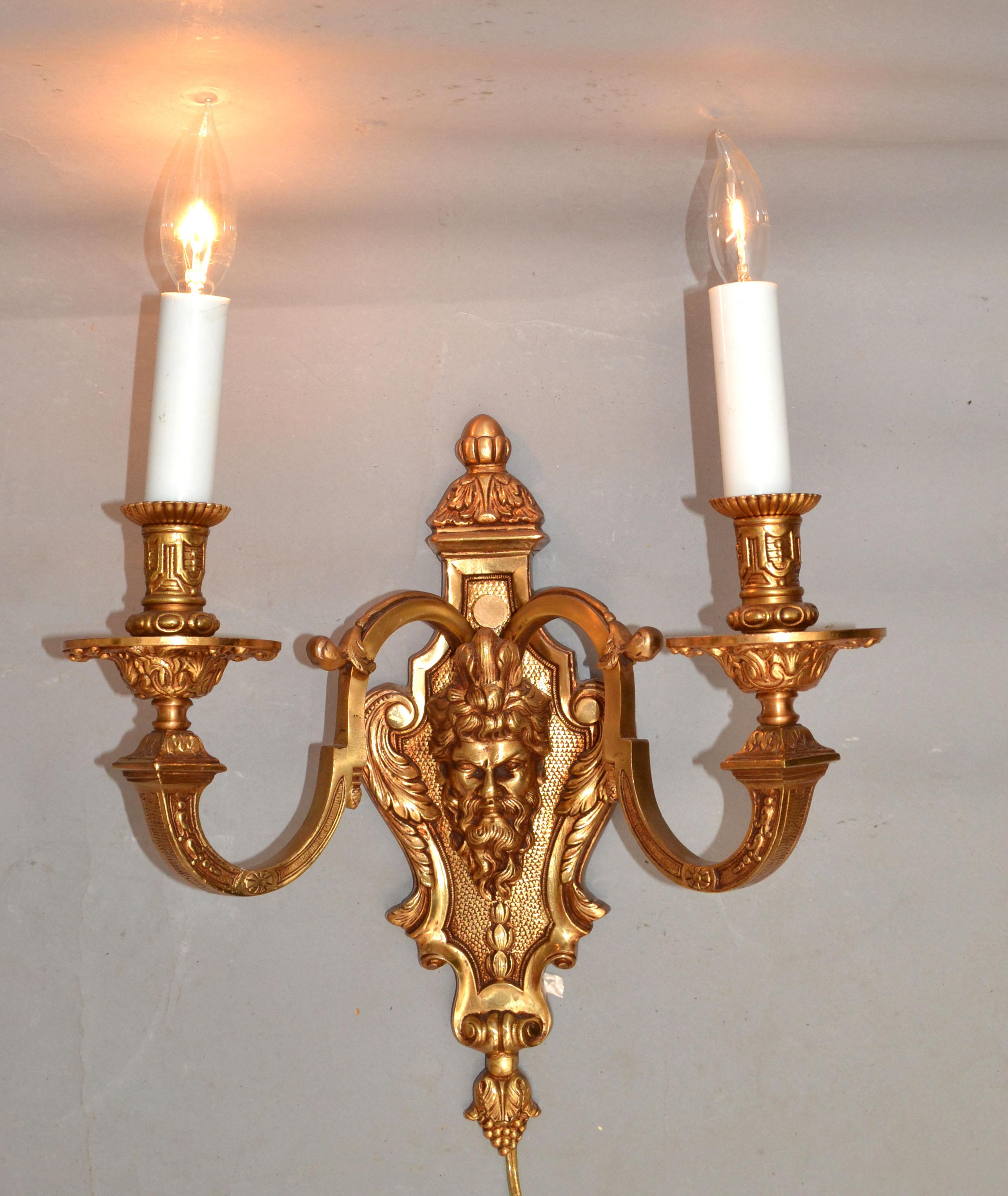 Hand-Crafted Pair of Second Empire Heavy 2 Light Bronze Sconces Wall Lights Late 19th Century For Sale