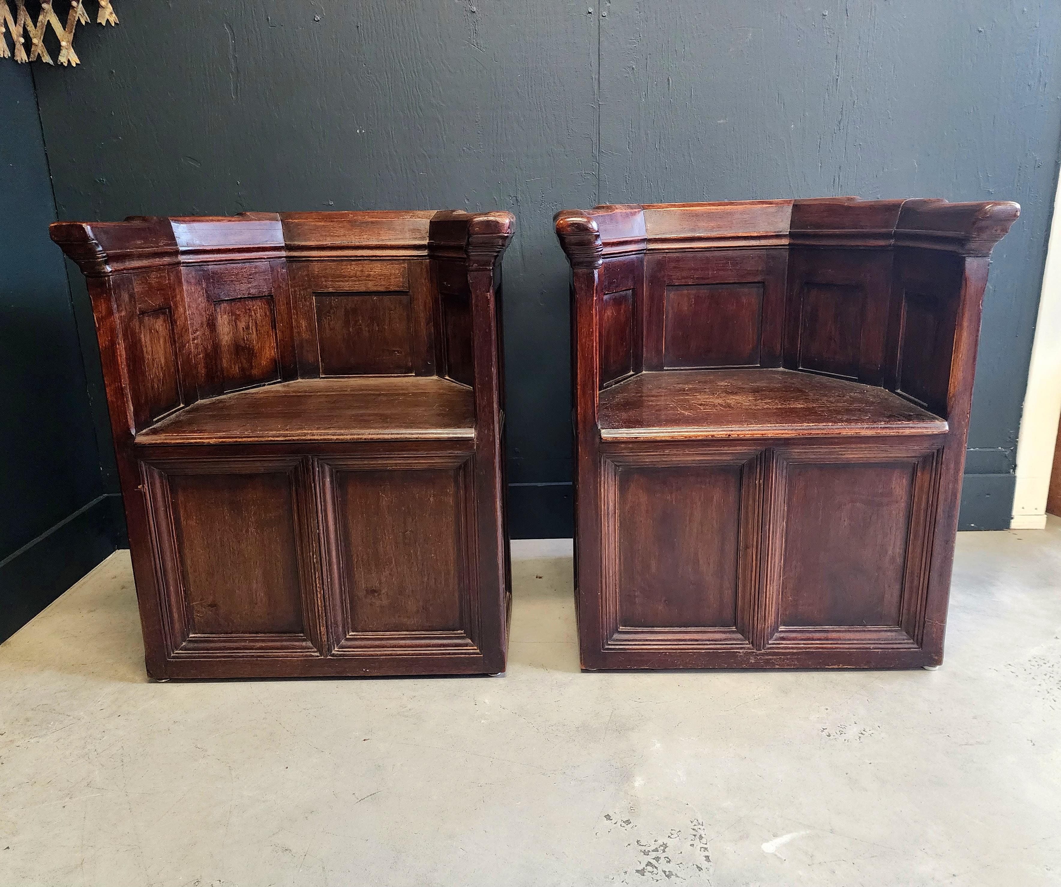 Pair of Italian Chairs Tuscany Sedile a Pozzetto  3