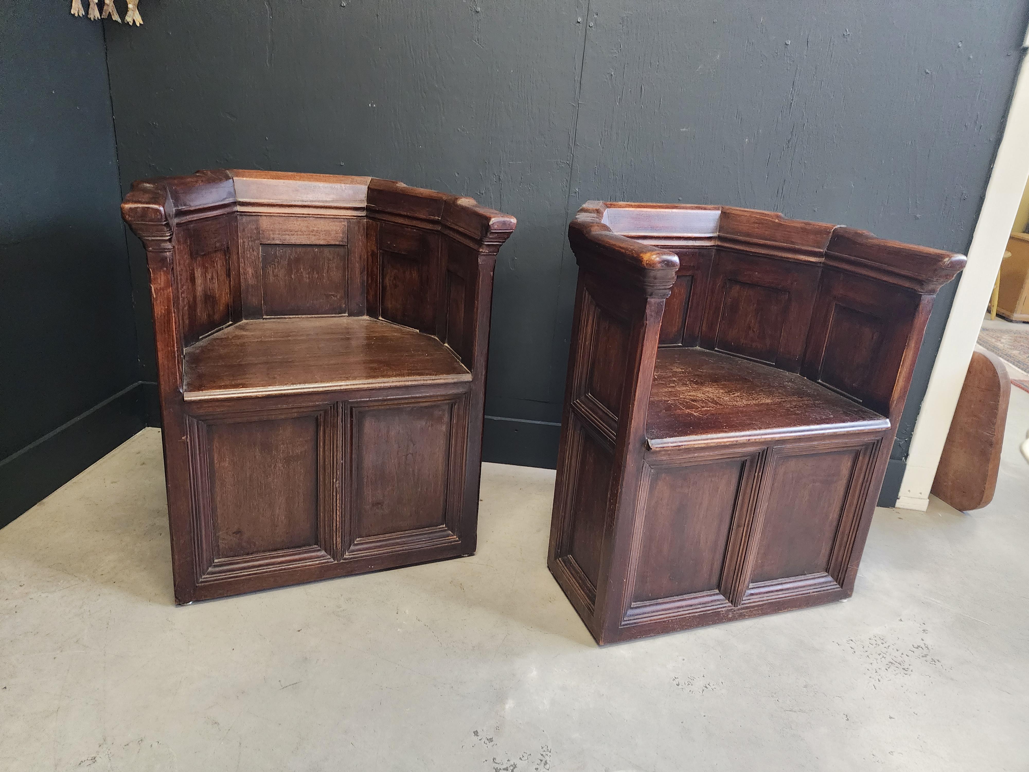 Pair of Italian Chairs Tuscany Sedile a Pozzetto  4