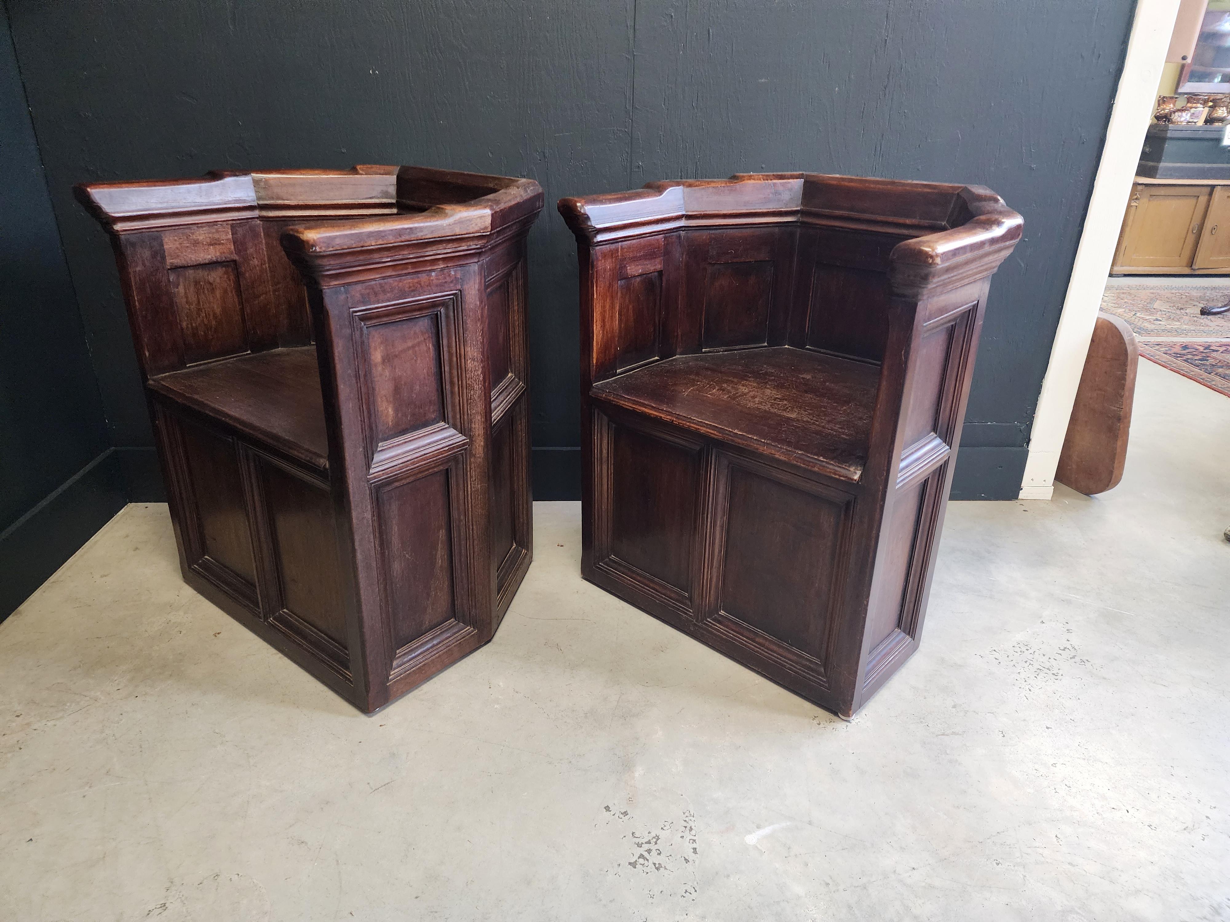 Pair of Italian Chairs Tuscany Sedile a Pozzetto  2
