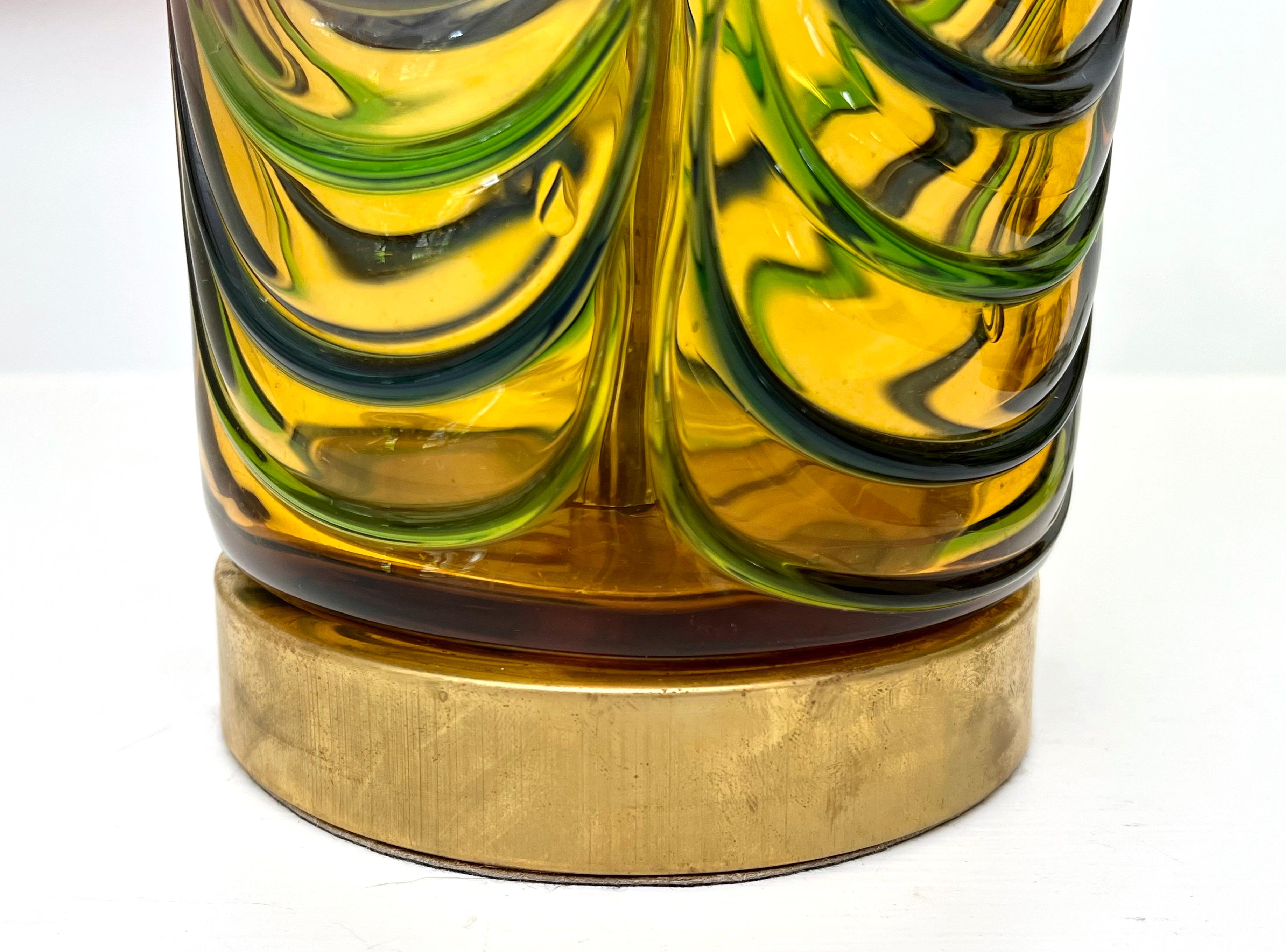 Verre brun Paire de lampes Seguso de Murano du milieu du siècle dernier aux couleurs vives de vert, bleu et or en vente