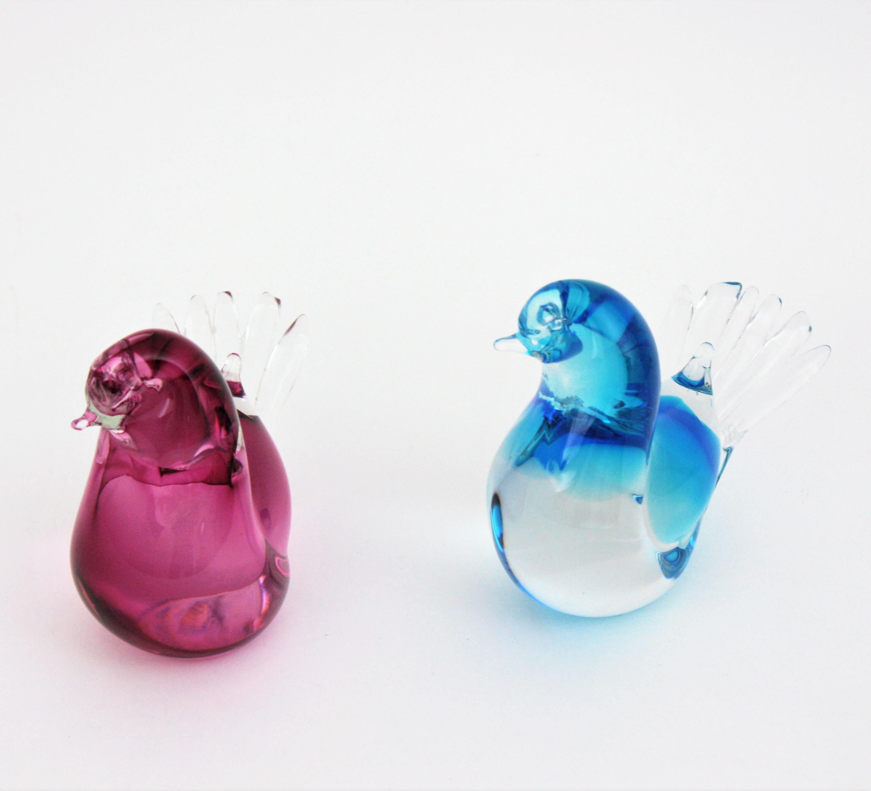 Pair of Seguso Murano Pink Blue Art Glass Bird Figure Paperweights, 1960s In Excellent Condition For Sale In Barcelona, ES