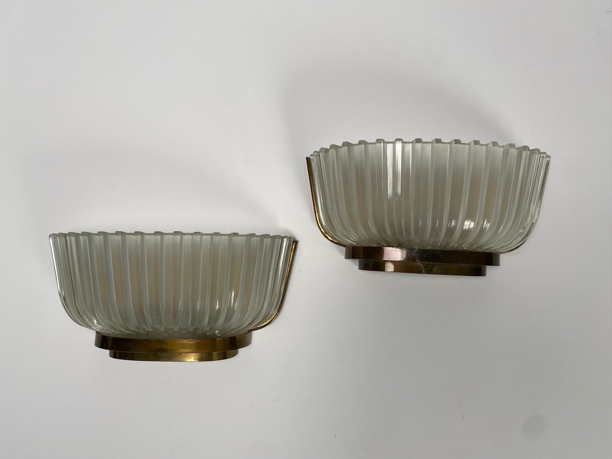Mid-20th Century Pair of Seguso Sconces, Brass and glass Mid-Century Wall Lamps, 1940s For Sale