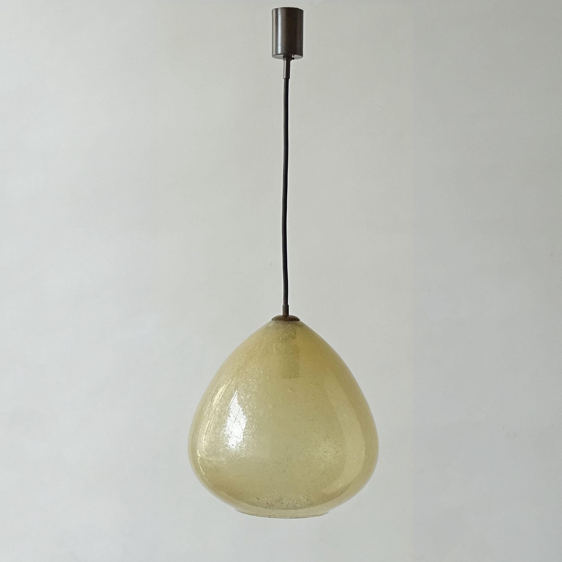 Pair of Seguso yellow Murano Glass pendant lamps, Italy 1950s In Excellent Condition For Sale In Milan, IT