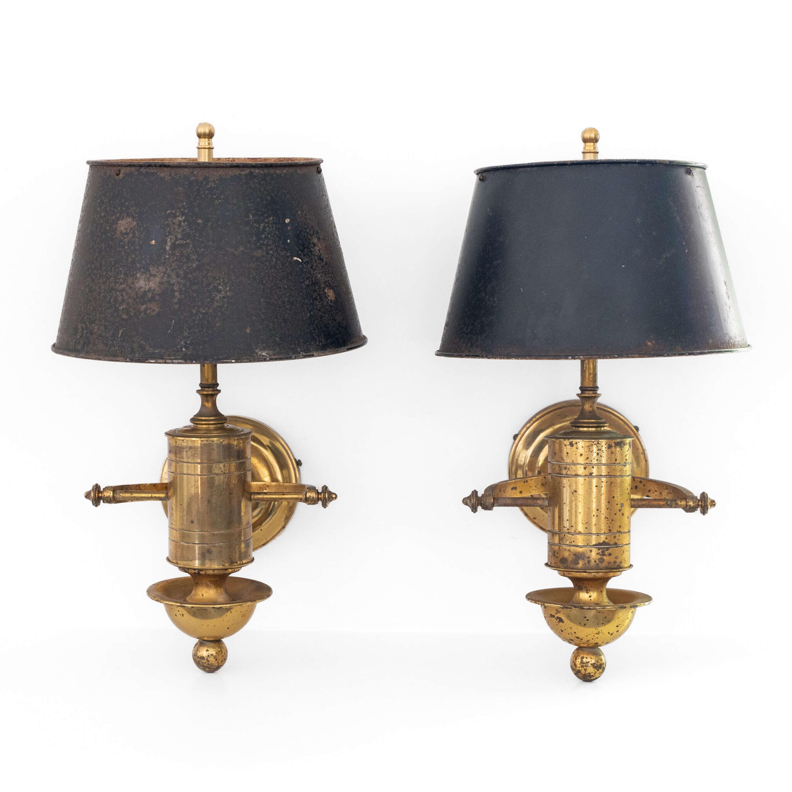 Paire de lampes de bateau auto-équilibrées avec abat-jour en tôle en vente 1