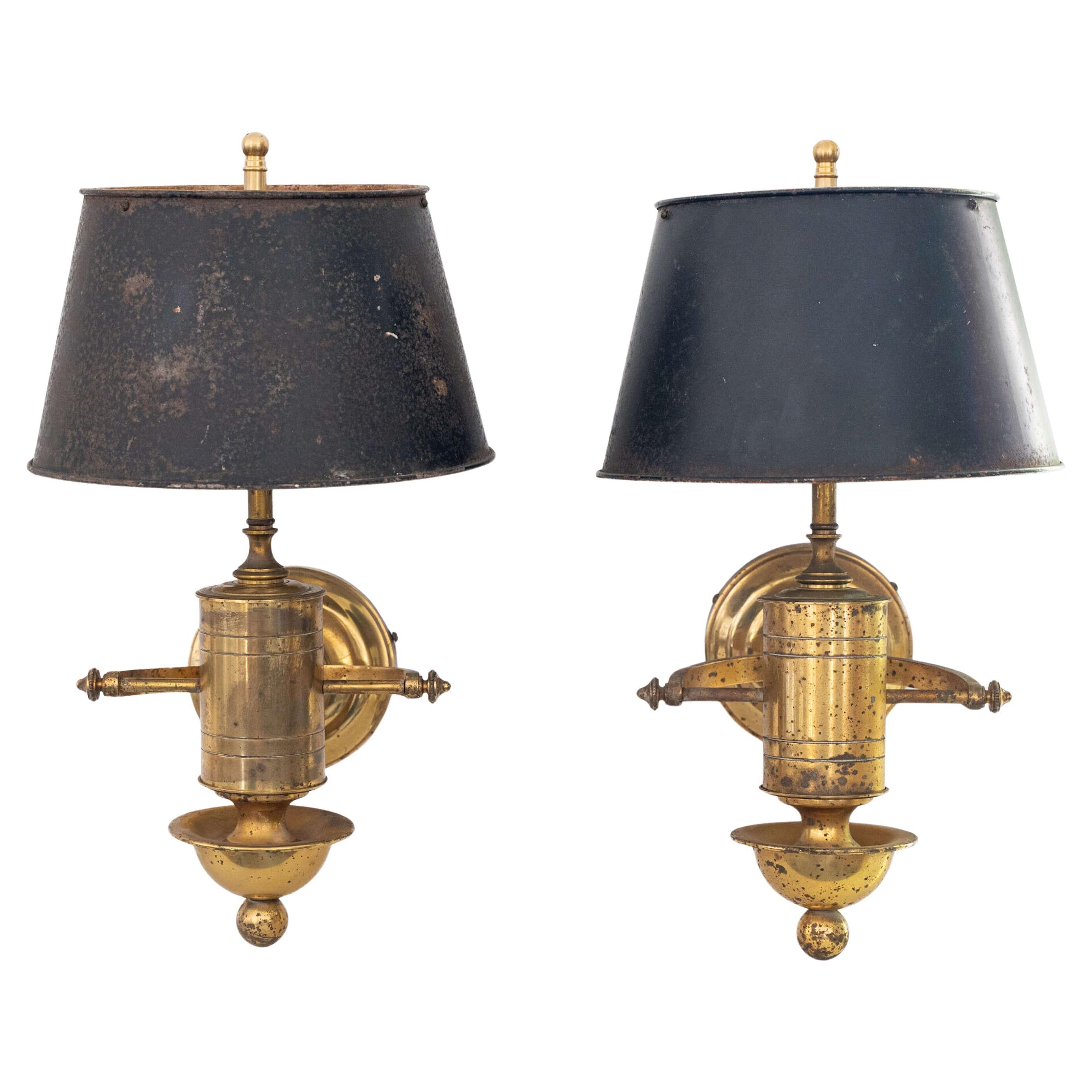 Paire de lampes de bateau auto-équilibrées avec abat-jour en tôle en vente