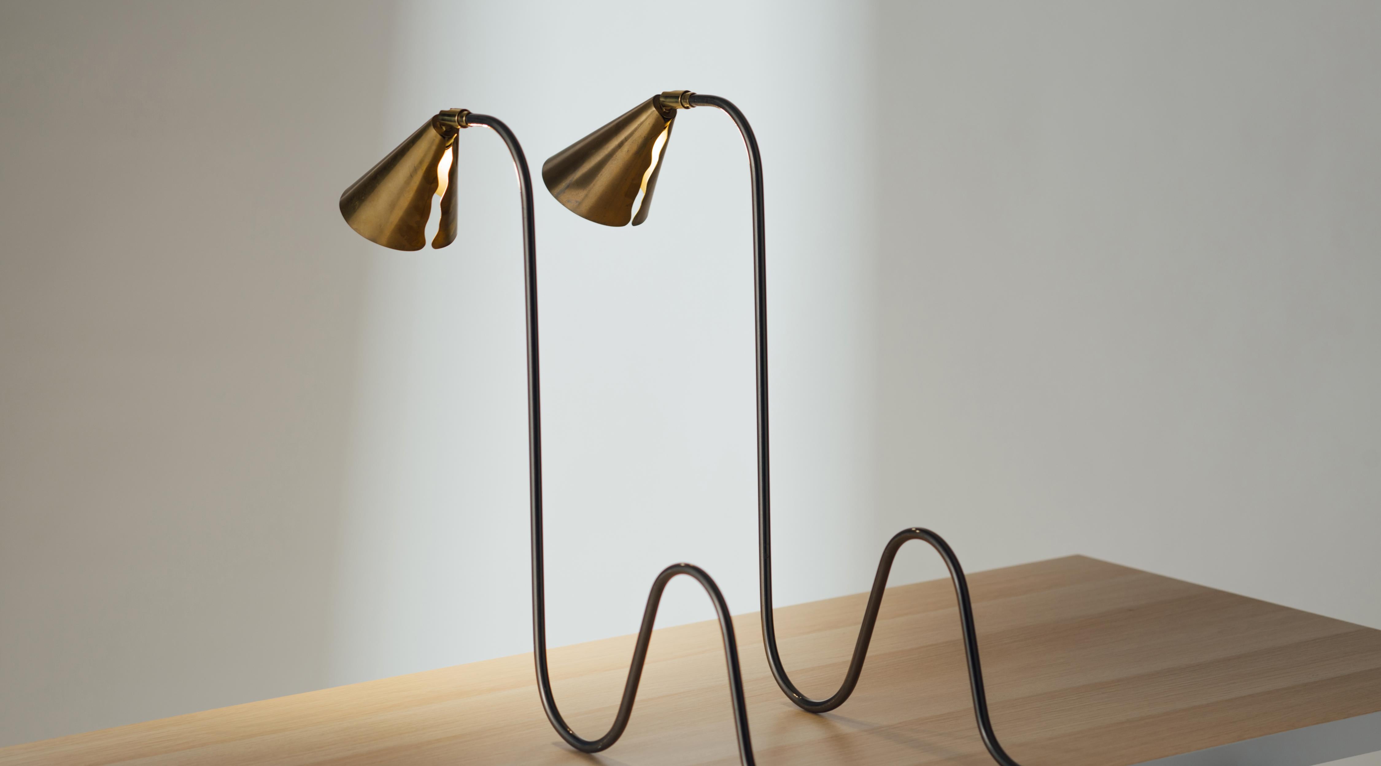 Pair of Self-Balancing Wavelength Table Lamps in Brass, Netherlands, circa 1975 In Good Condition In Brooklyn, NY