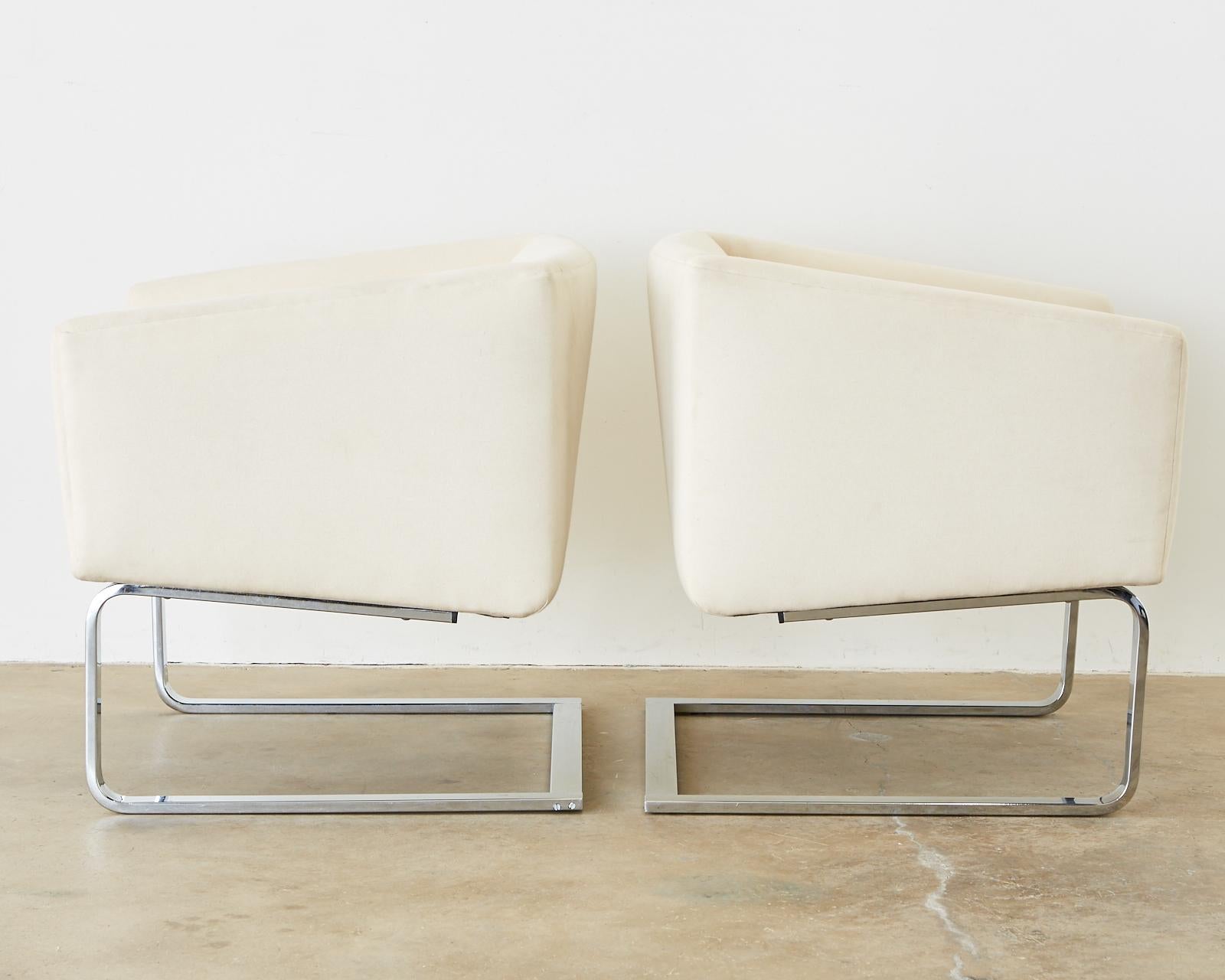 Pair of Selig Mid-Century Modern Cantilever Lounge Chairs 2