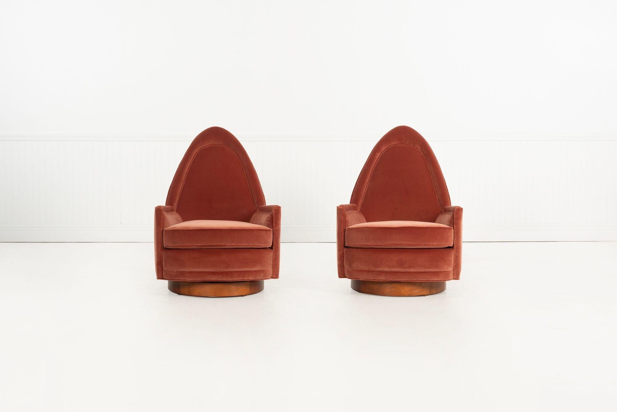 Mid-Century Modern Pair of Selig Swivel Lounge Chairs 1965 For Sale