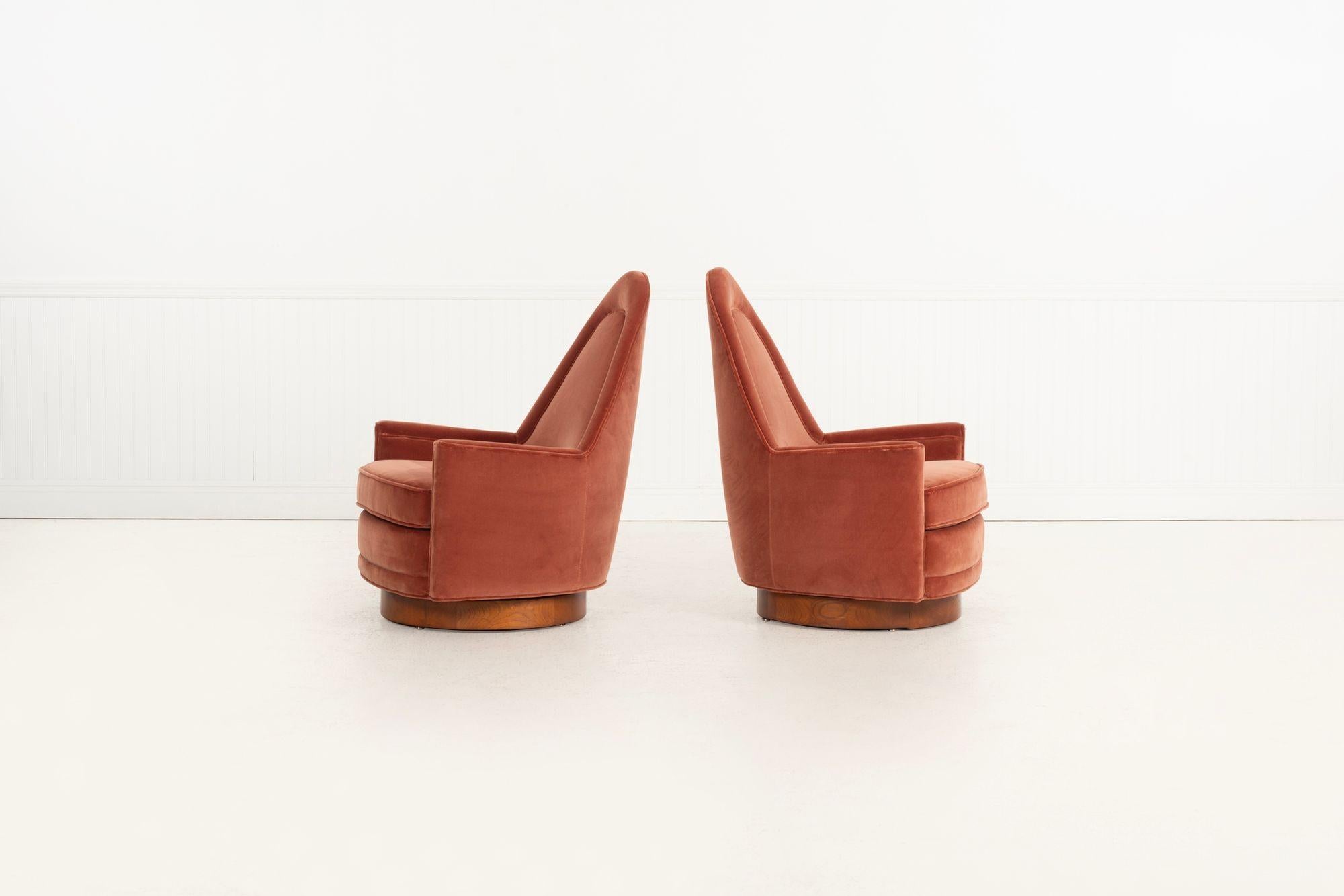 Appliqué Pair of Selig Swivel Lounge Chairs 1965 For Sale