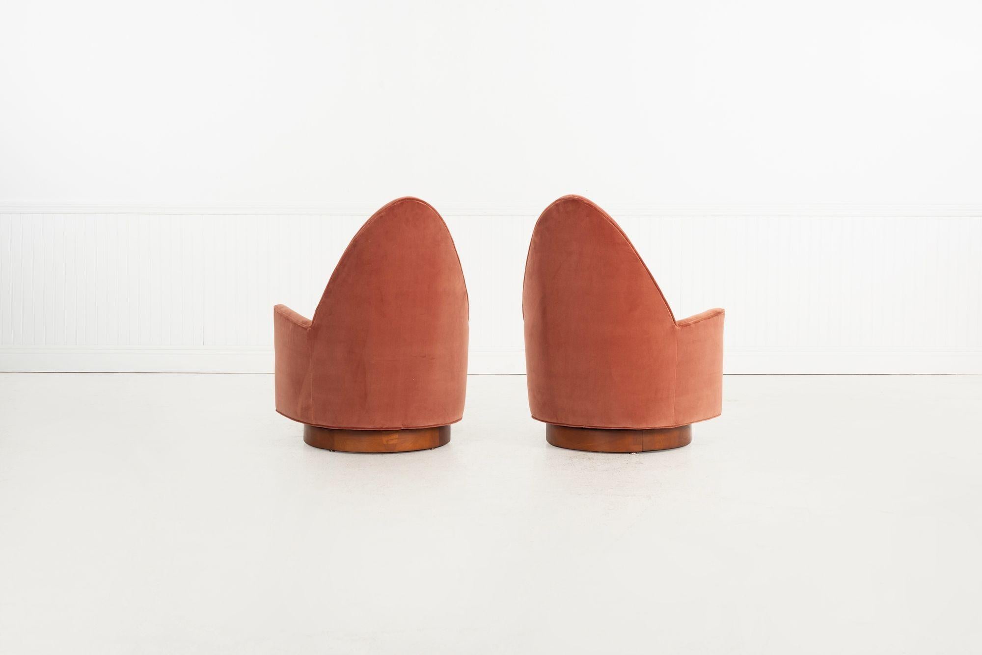 Mid-20th Century Pair of Selig Swivel Lounge Chairs 1965 For Sale