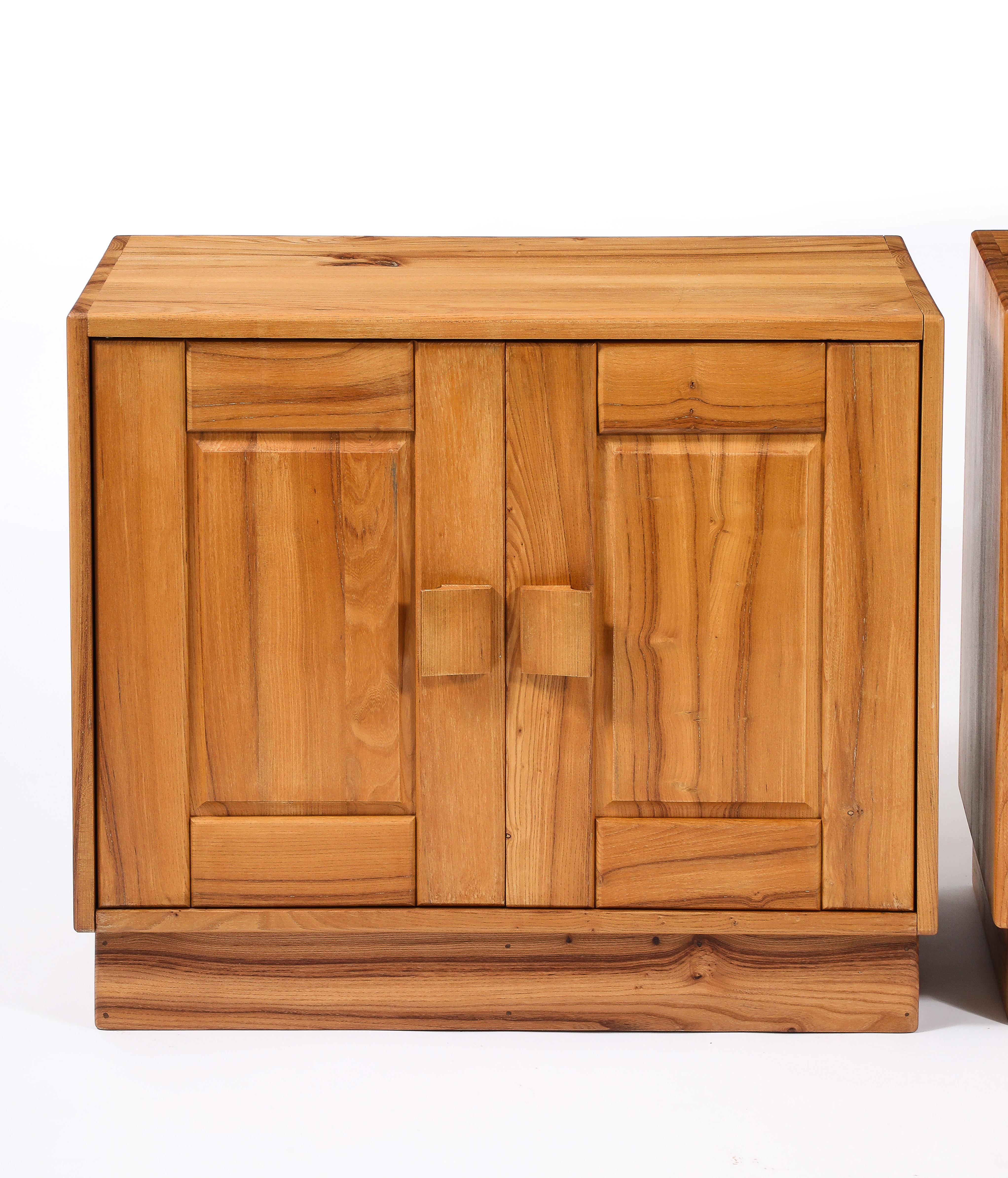 Mid-Century Modern Paire de commodes Selz en orme, France, années 1960 en vente